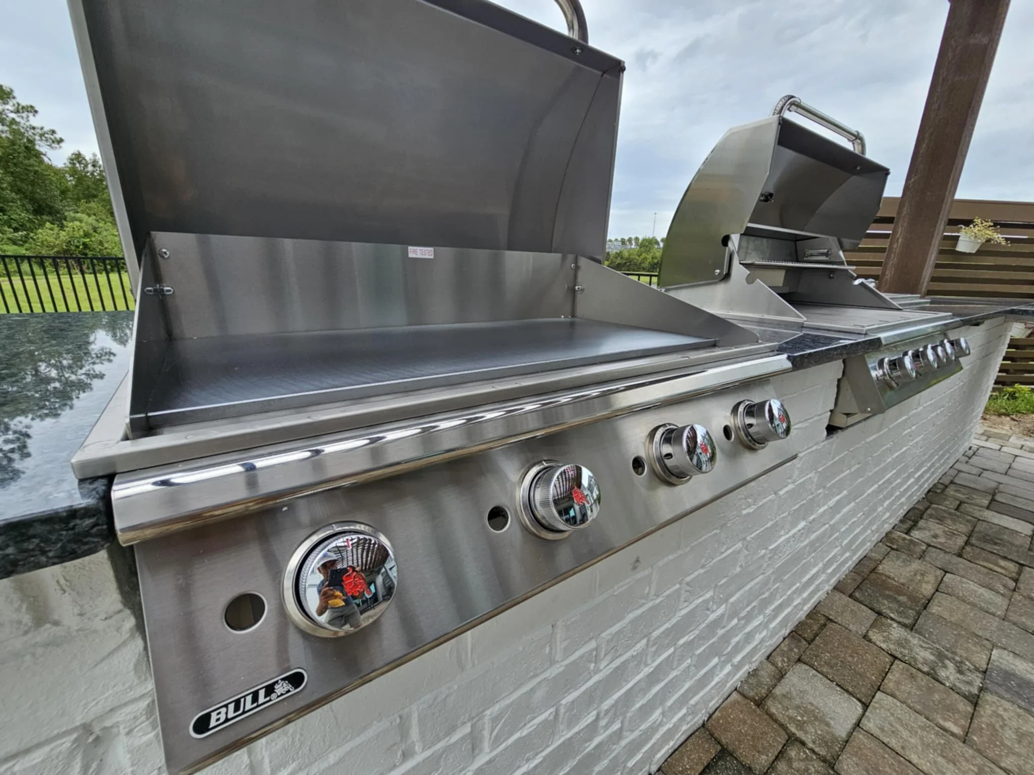 Creating the Ultimate Outdoor Kitchen in Florida: A Guide to Materials, Appliances, and Design