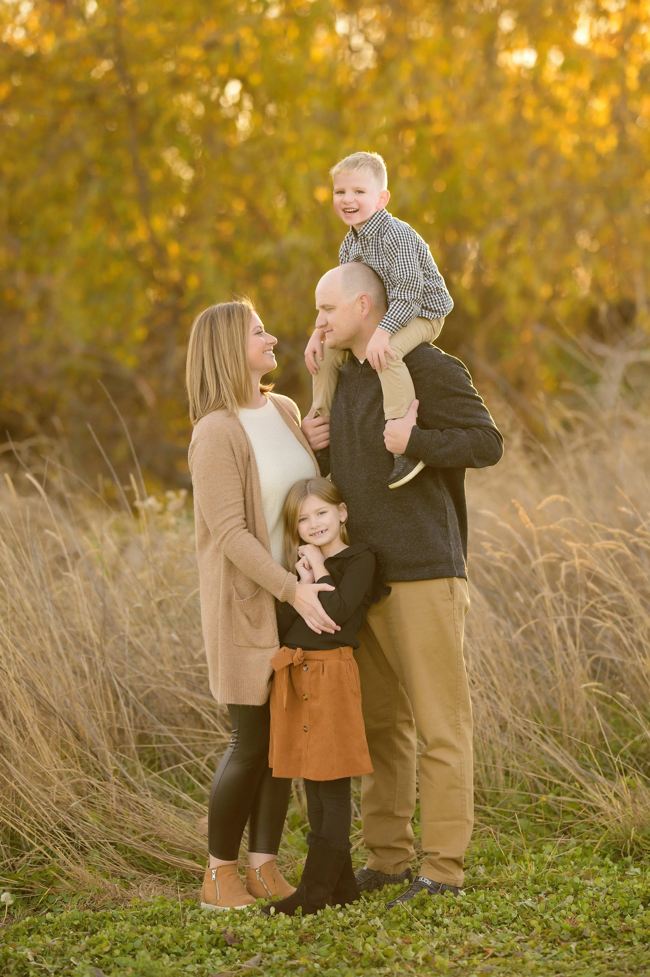 family of 4 golden hour sunset wool portraits