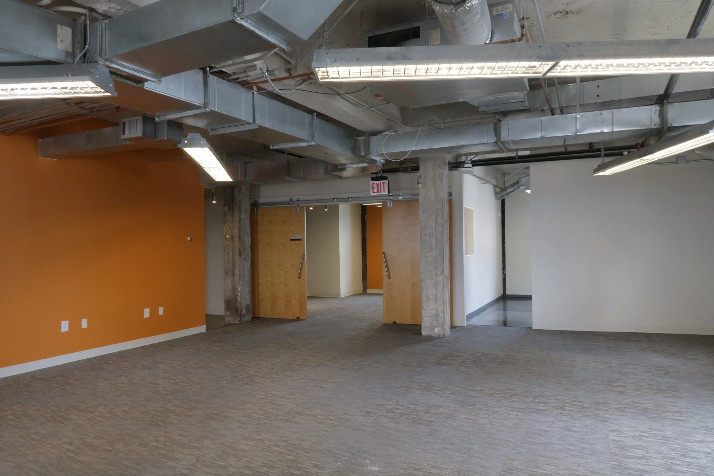Suite 925, boardroom, kitchenette
