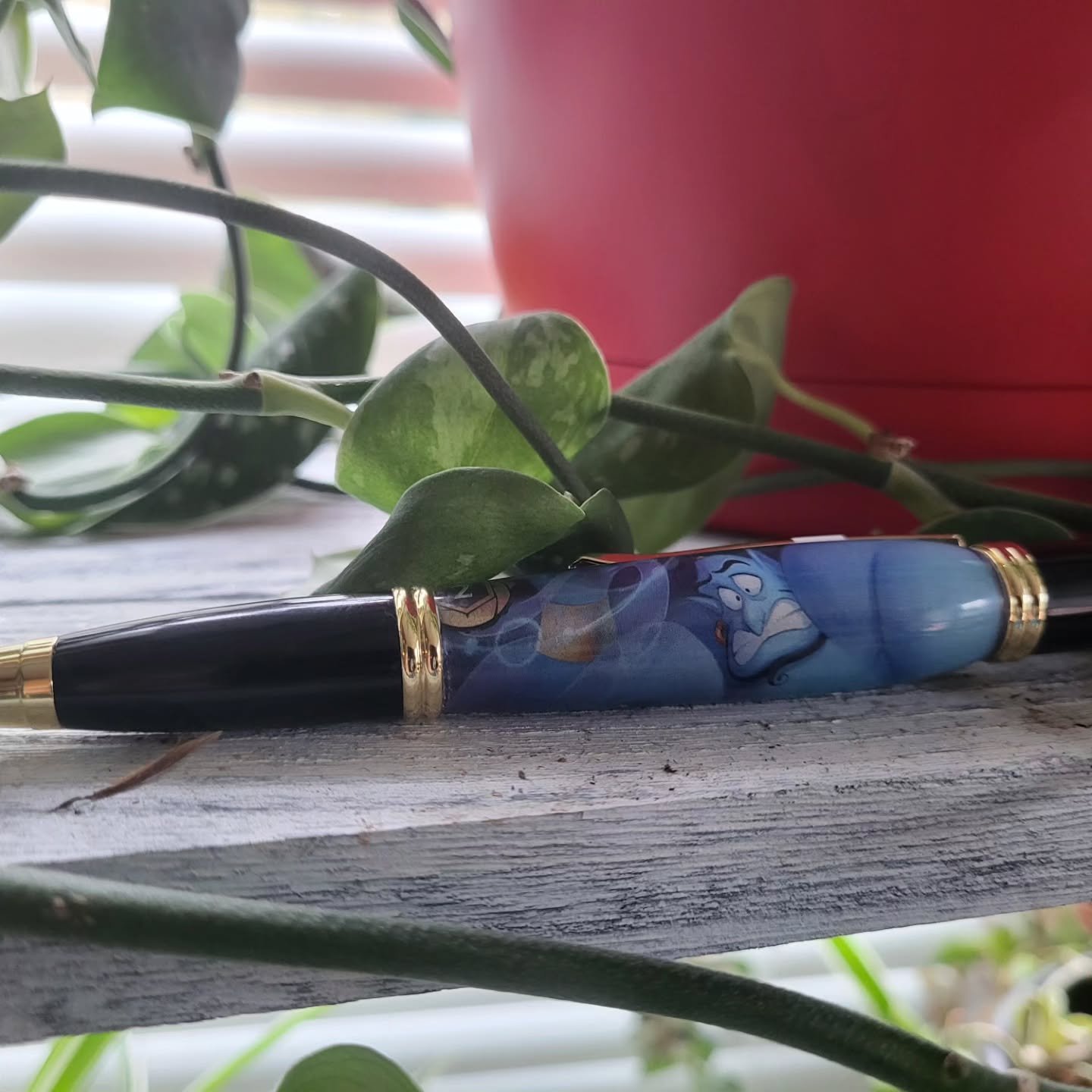Are you a #disneylorcana fan? We sure are! Come see these beautiful pens for yourself April 20th-21st at #oddmall or DM to order your very own #lorcanatcg pen!
#smallbusiness #handmade #woodworking