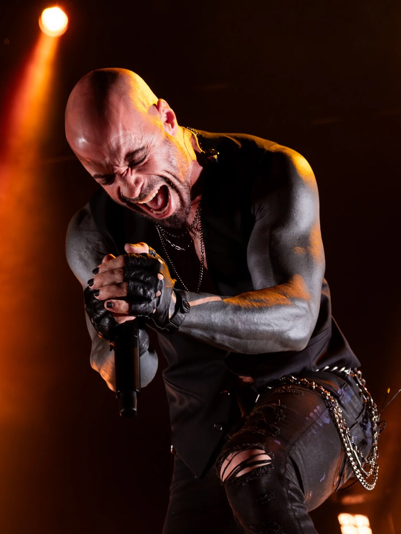 Daughtry 11/1/25 Denver, CO 

&bull; @daughtry 
&bull; shot for @socialcasonline 
#singersongwriter #musician #music #passion #concert #concertphotography #concertvideo #memories #instamusic #liveconcert #livemusicphotography #livemusic #denverbands 