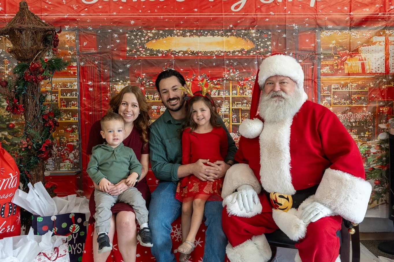 Santa mini session pics! 🎄🎅
&bull;
&bull;
#christmas #santa #photographer #coloradophotography #coloradophotographer #santaminisessions #santaminis #denver #denverphotography #denverphotographer #longmontcolorado #christmasiscoming #christmasmagic 