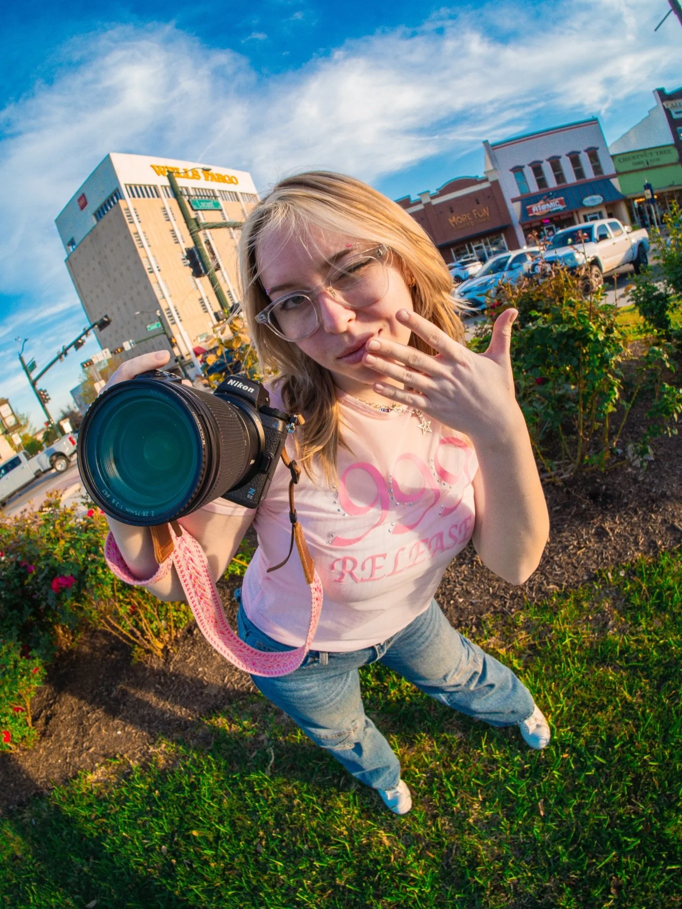 portraits with my fav @socialcasonline co-owner 🩷📸‼️
&bull;
&bull;
#socialcasualtyonline #portraitphotographer #denverphotographer #brandingphotographer #photographer