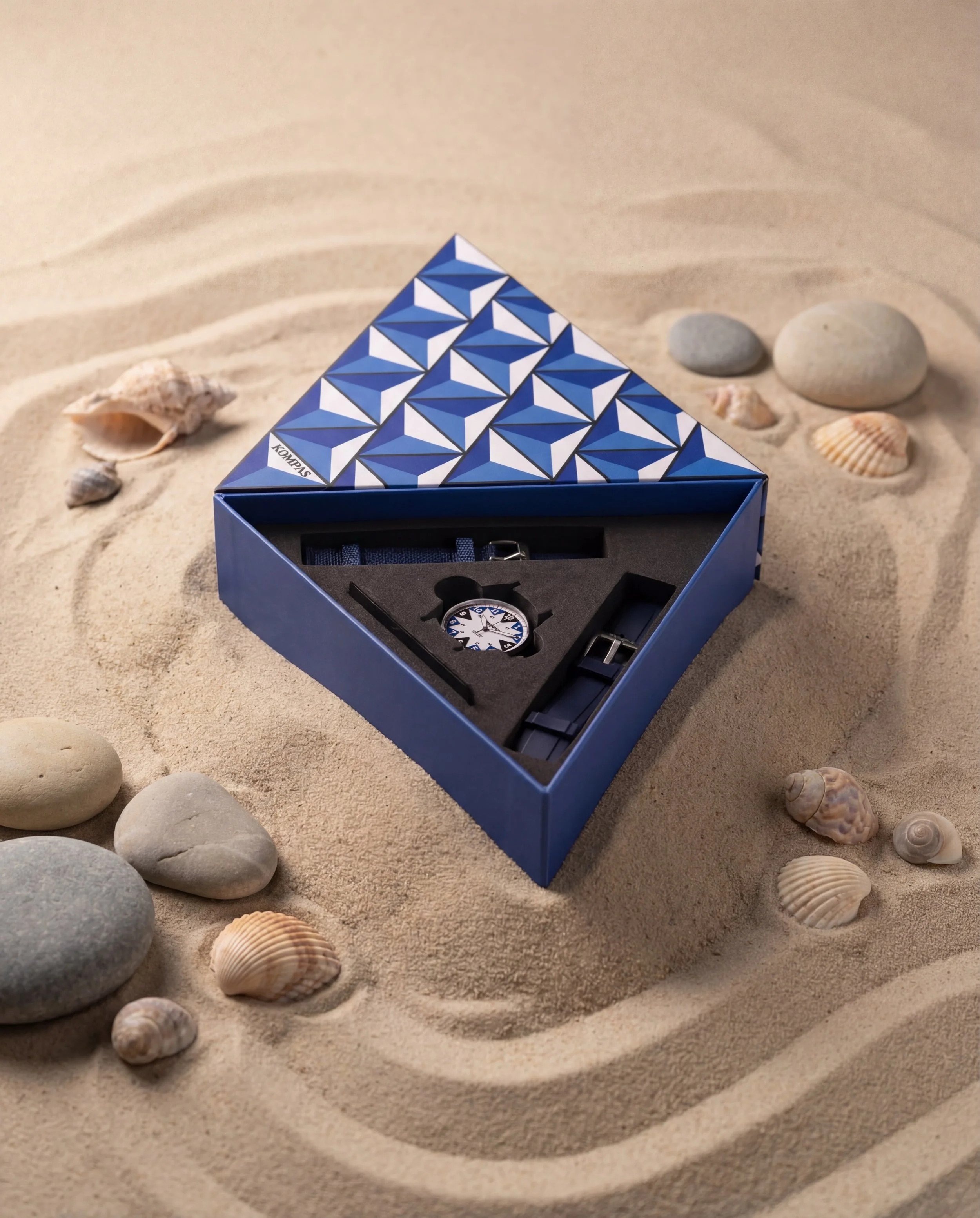 Blue skies. Blue water. Blue dial.

The KOMPAS South was inspired by the sea and built for adventure. From sandy beaches to coastal roads and everything in between, it&rsquo;s a watch made for the moments that make summer memorable.

Direction includ