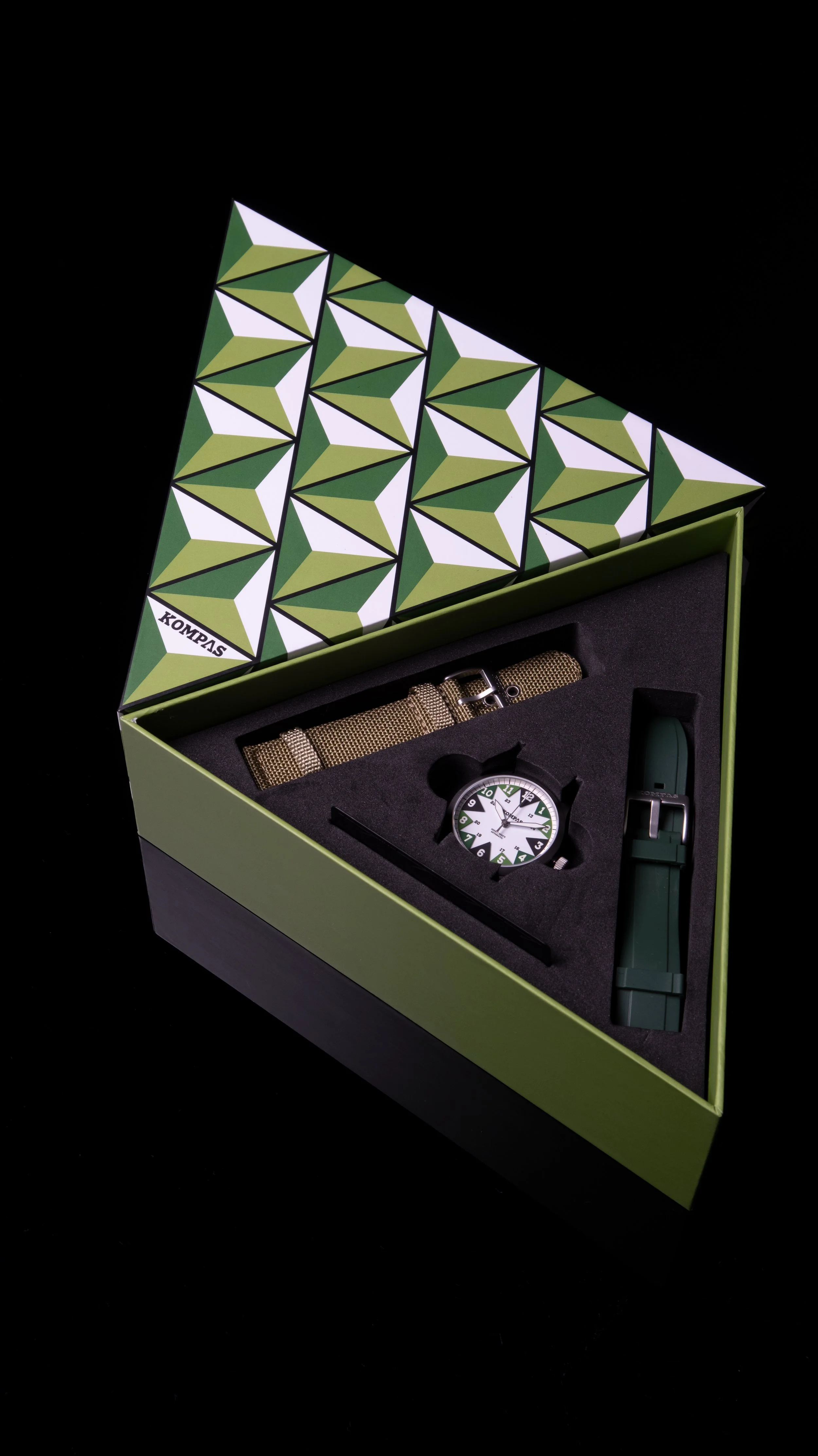 HQ_Watch_withStraps+Box_final-03.jpg