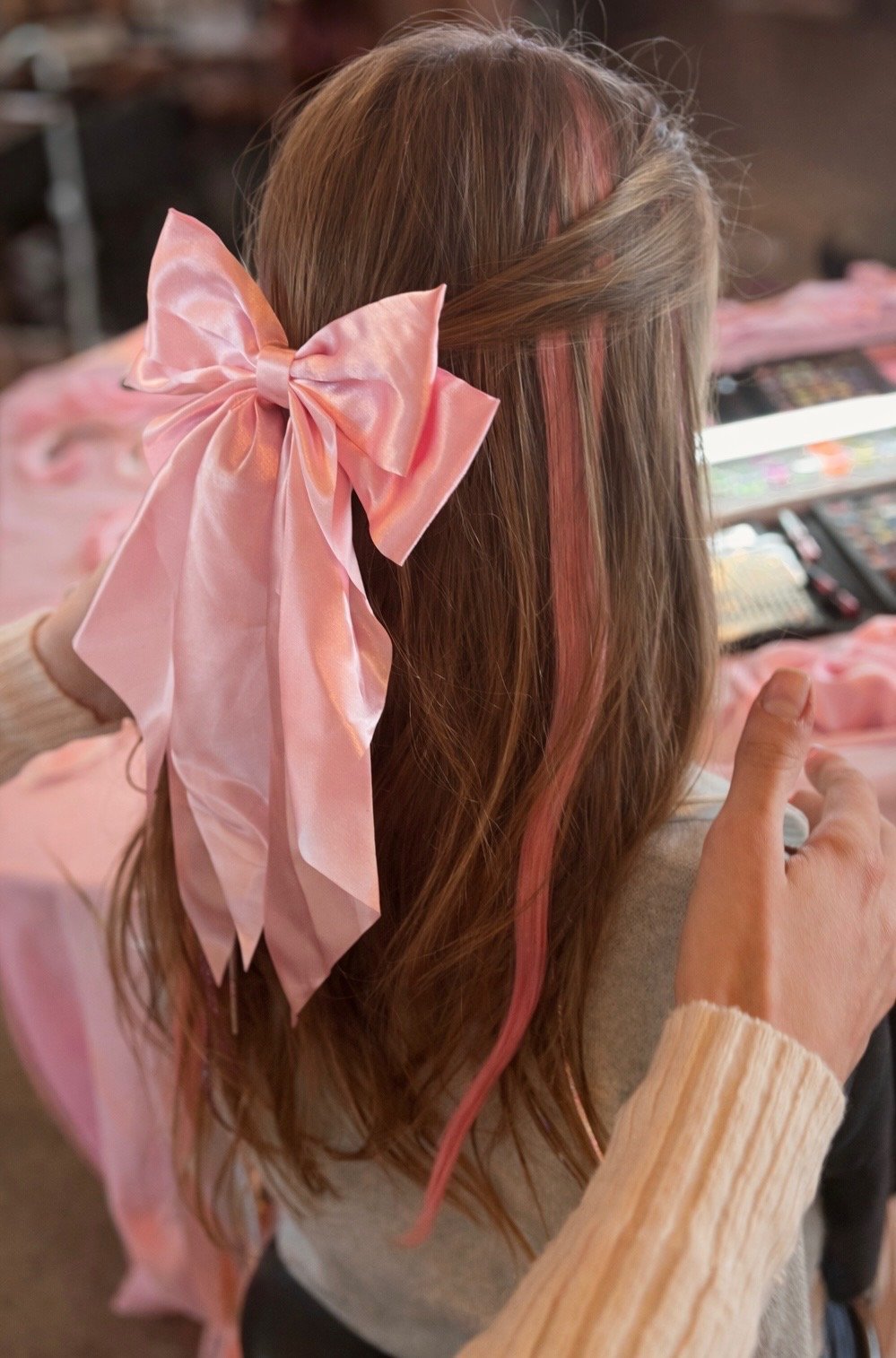 Luxury Glam Bar station by Blush & Bliss by Mya featuring hair styling, makeup, and beauty experiences for birthday parties, Bat Mitzvahs, and Sweet Sixteens in Chicago, Glencoe, Highland Park, Winnetka, and surrounding North Shore suburbs.