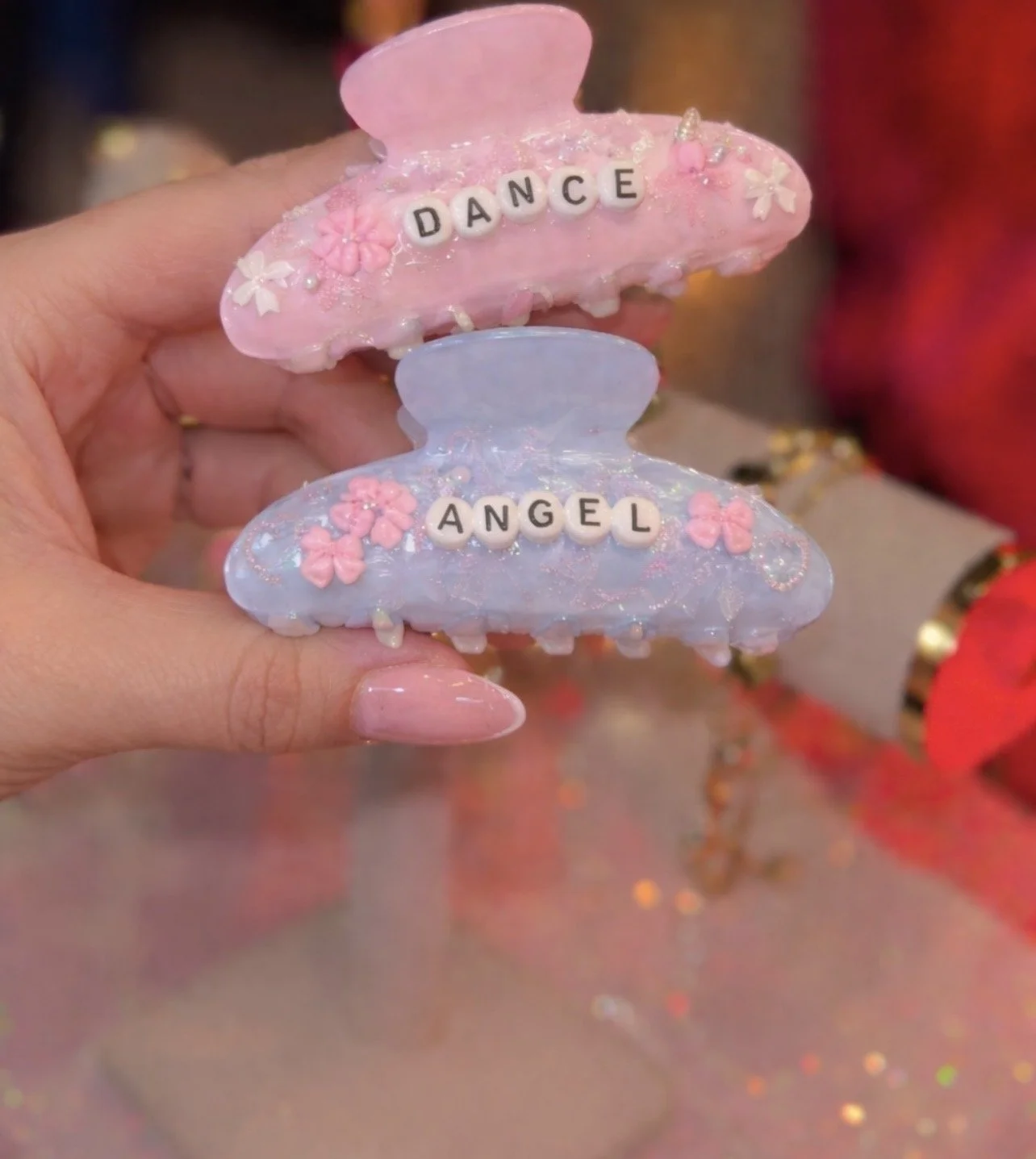 Custom claw clip decorating station, unique event entertainment by Blush & Bliss by Mya for birthday parties, Bat Mitzvahs, and Sweet Sixteens in Chicago, Glencoe, Highland Park, and surrounding North Shore suburbs.