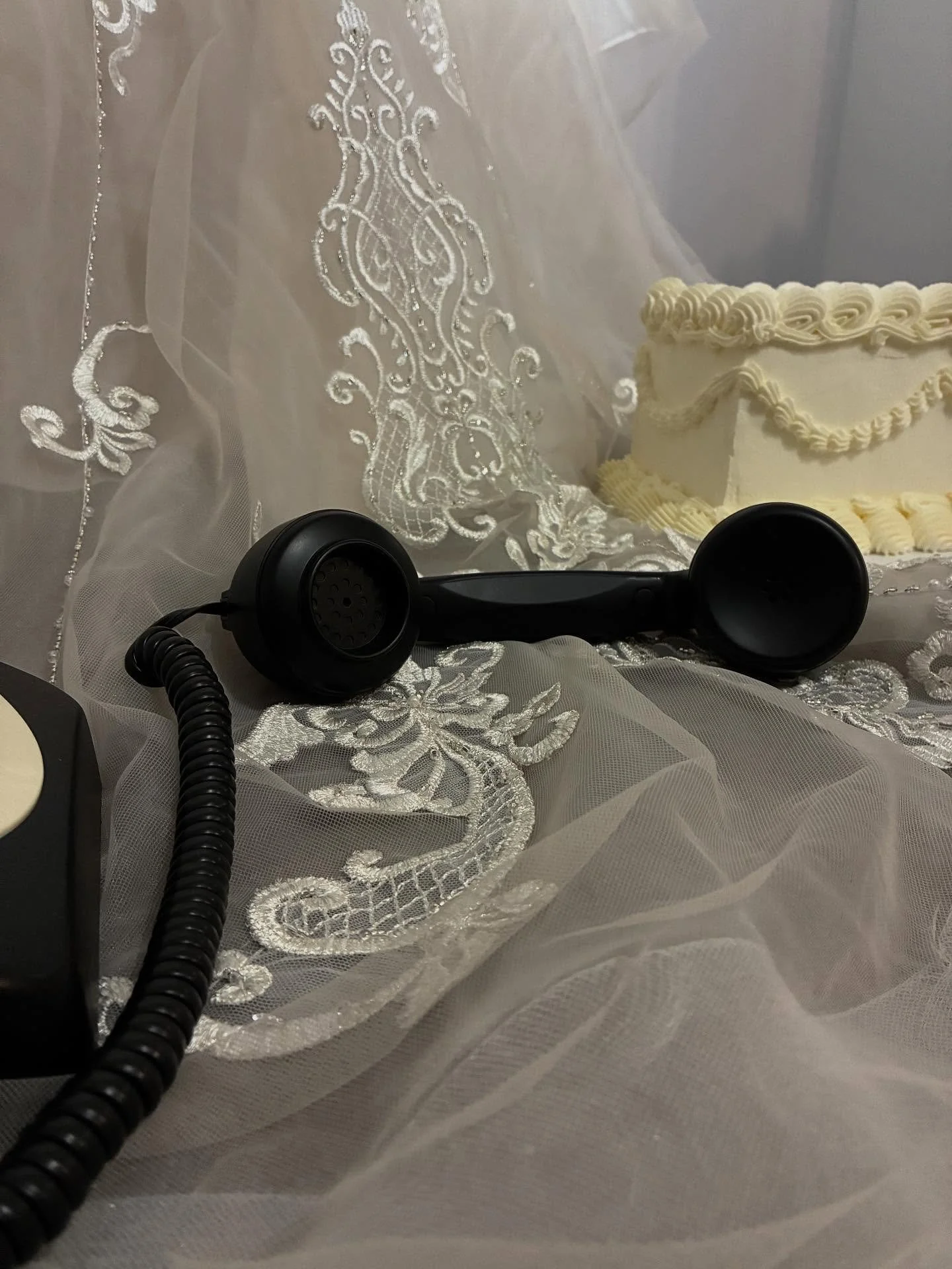 Revisiting the most unforgettable moments of your big day with your loved ones ✨. Our audio guestbooks are a unique detail that adds joy to your wedding or engagement celebration.