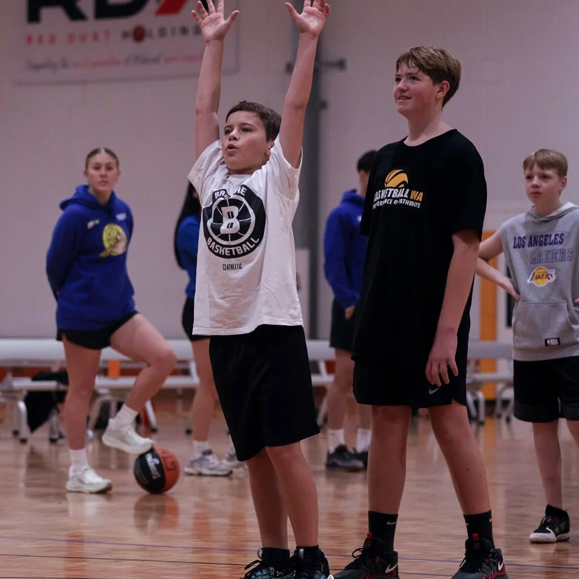 𝐓𝐡𝐫𝐨𝐰𝐢𝐧&rsquo; 𝐢𝐭 𝐛𝐚𝐜𝐤 𝐭𝐨 𝐰𝐞𝐞𝐤 𝟐 𝐨𝐟 𝐜𝐥𝐢𝐧𝐢𝐜𝐬 🏀📸
A couple of weeks ago, our courts were full of energy, smiles, and serious buckets!! 🪣 And the photos are in 😎 
Catch all the highlights from Week 2 below 👇

https://tin
