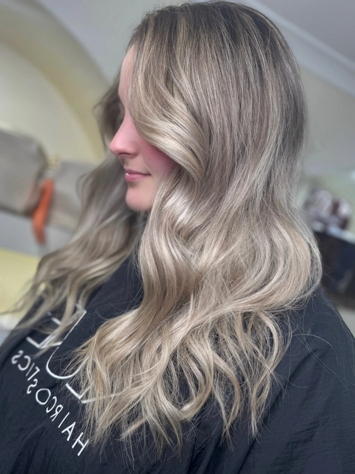 Mumma hair days hit different 🖤
Messy mornings, cold coffee, zero sleep&hellip; but the hair? Undone, chaotic, real!! 

This is your sign to book the appointment, sit in my chair, and remember you&rsquo;re still that girl &mdash; just with snacks in