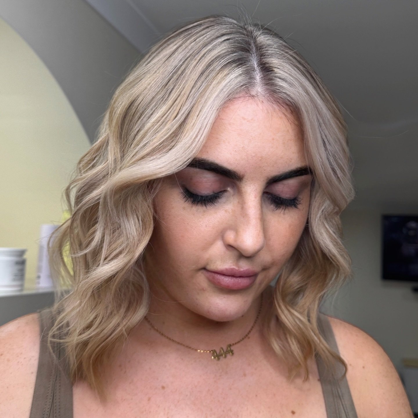 Valentine&rsquo;s Day glow hits harder when your hair is done.

Single? Book it.
Taken? Send him the bill ❤️

Need a refresh for Valentines/Galentines&hellip; we&rsquo;ve got you covered girl! Hit they &ldquo;Book Now&rdquo; button to instantly book 