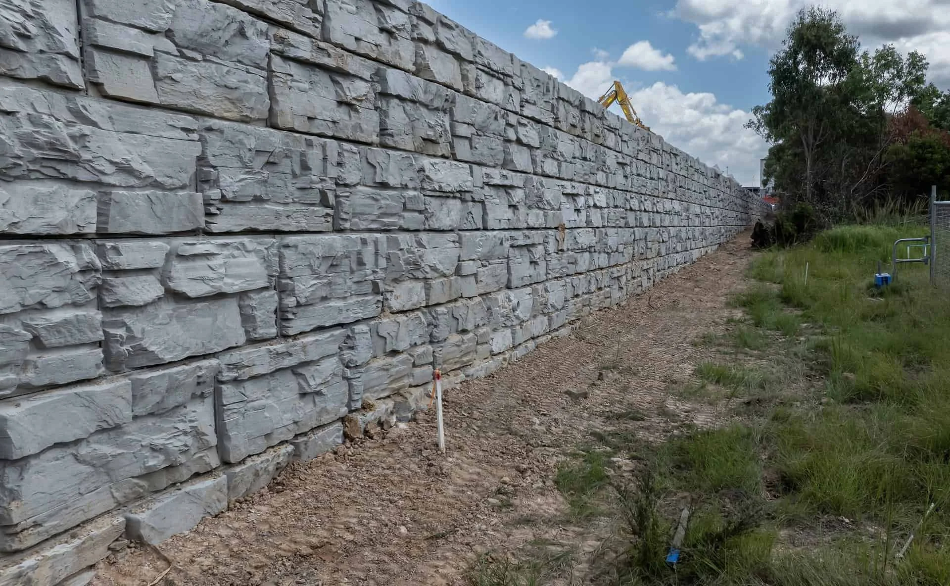 Magnumstone retaining wall