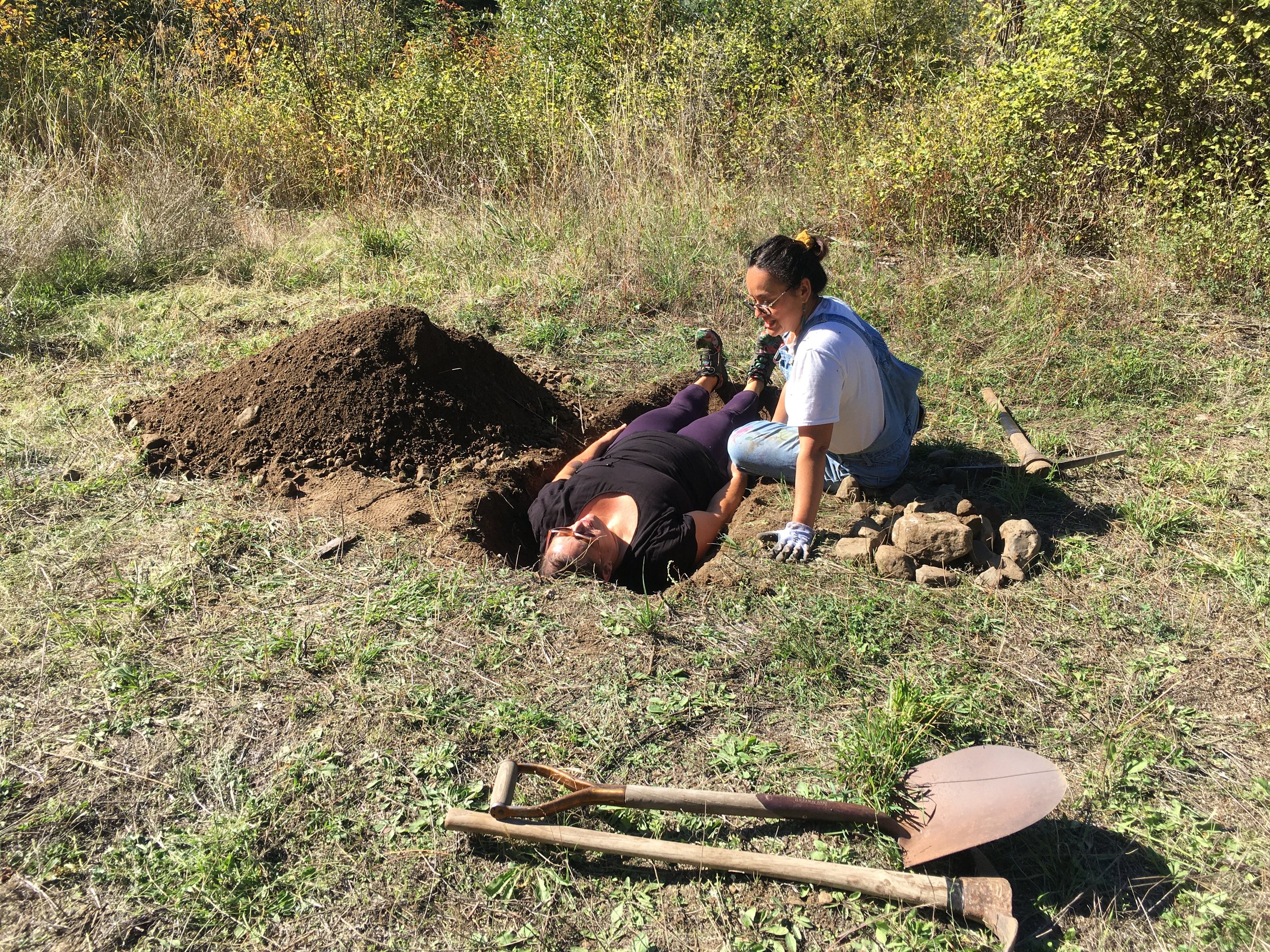 214_Santa_Muerte_Art Residency_Grave_Digging_Ritual.JPG