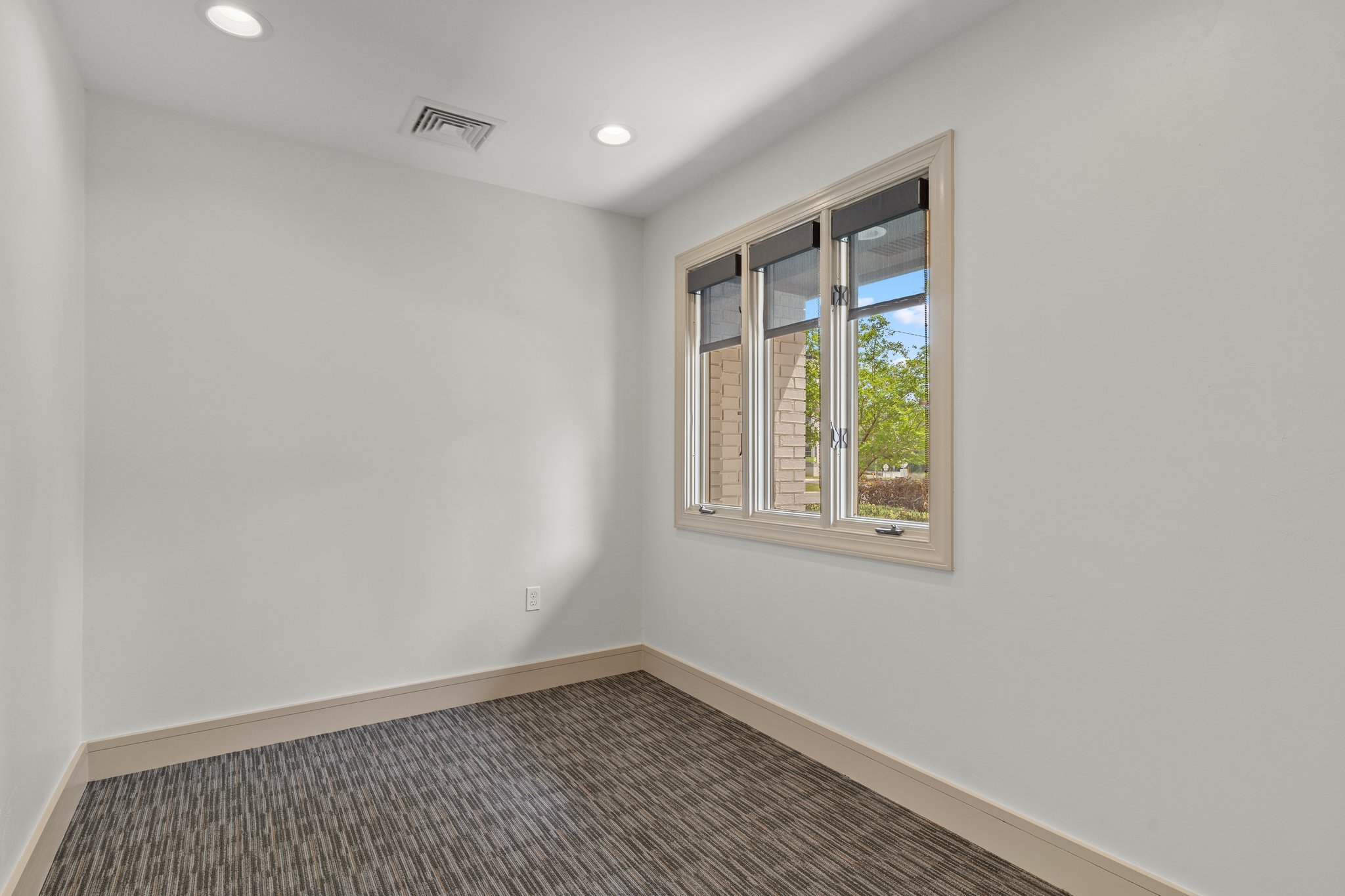 Suite #3 49-web-or-mls-IMG_1048.jpg