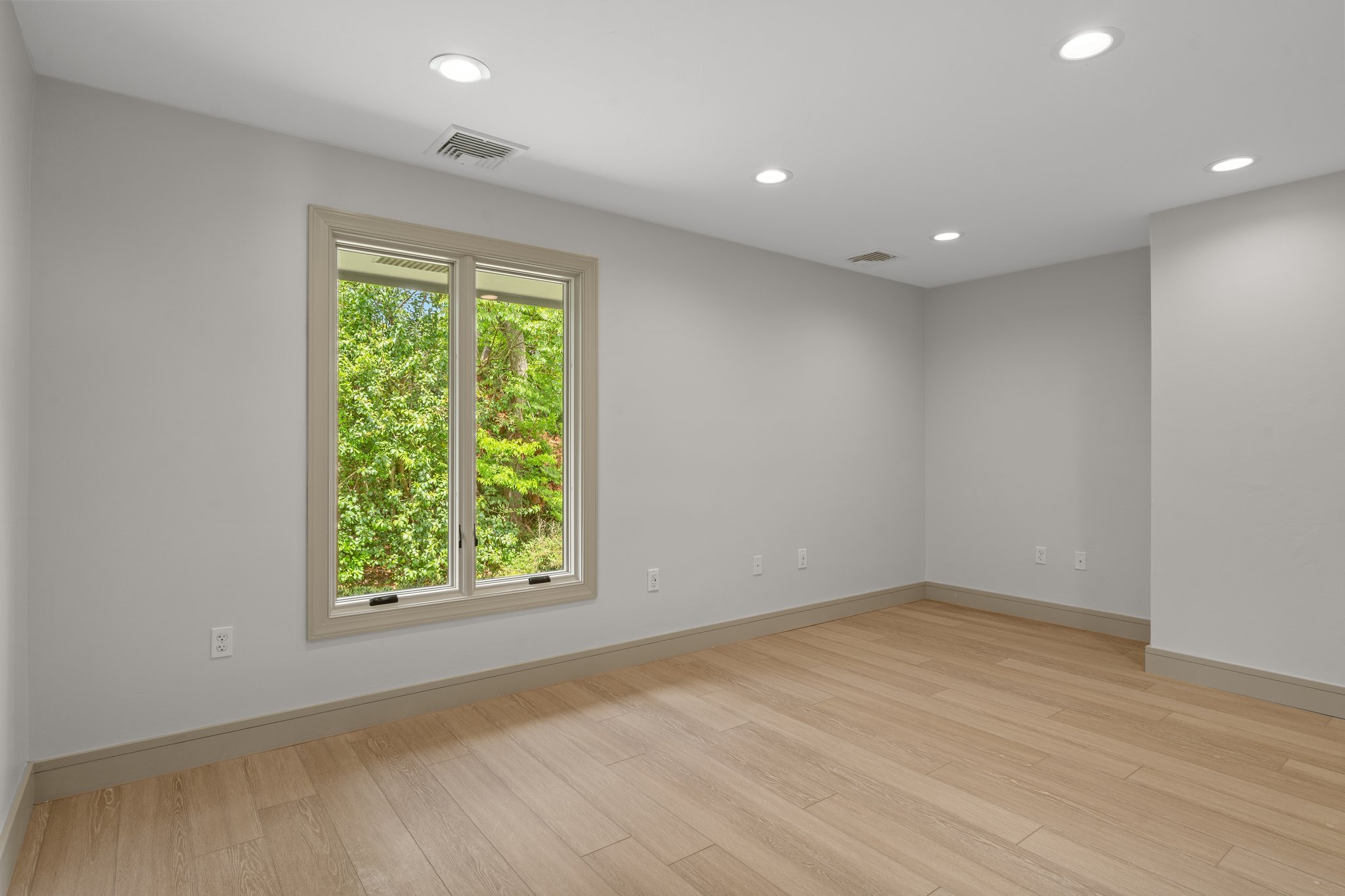 Suite #5 40-web-or-mls-IMG_1039.jpg