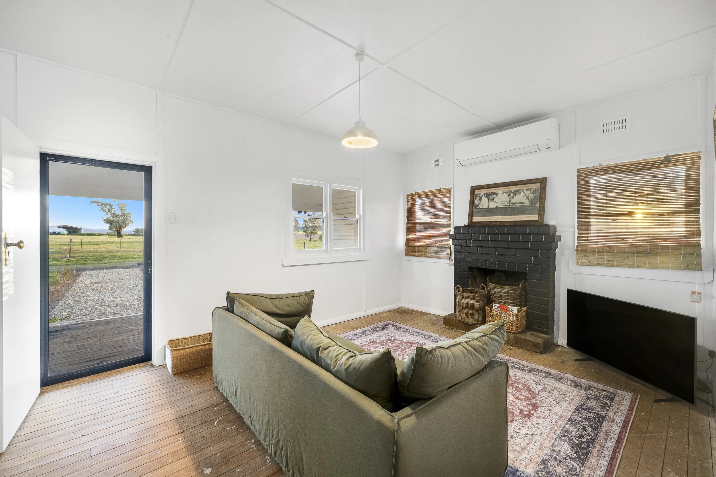 Plains Cottage Lounge.jpg