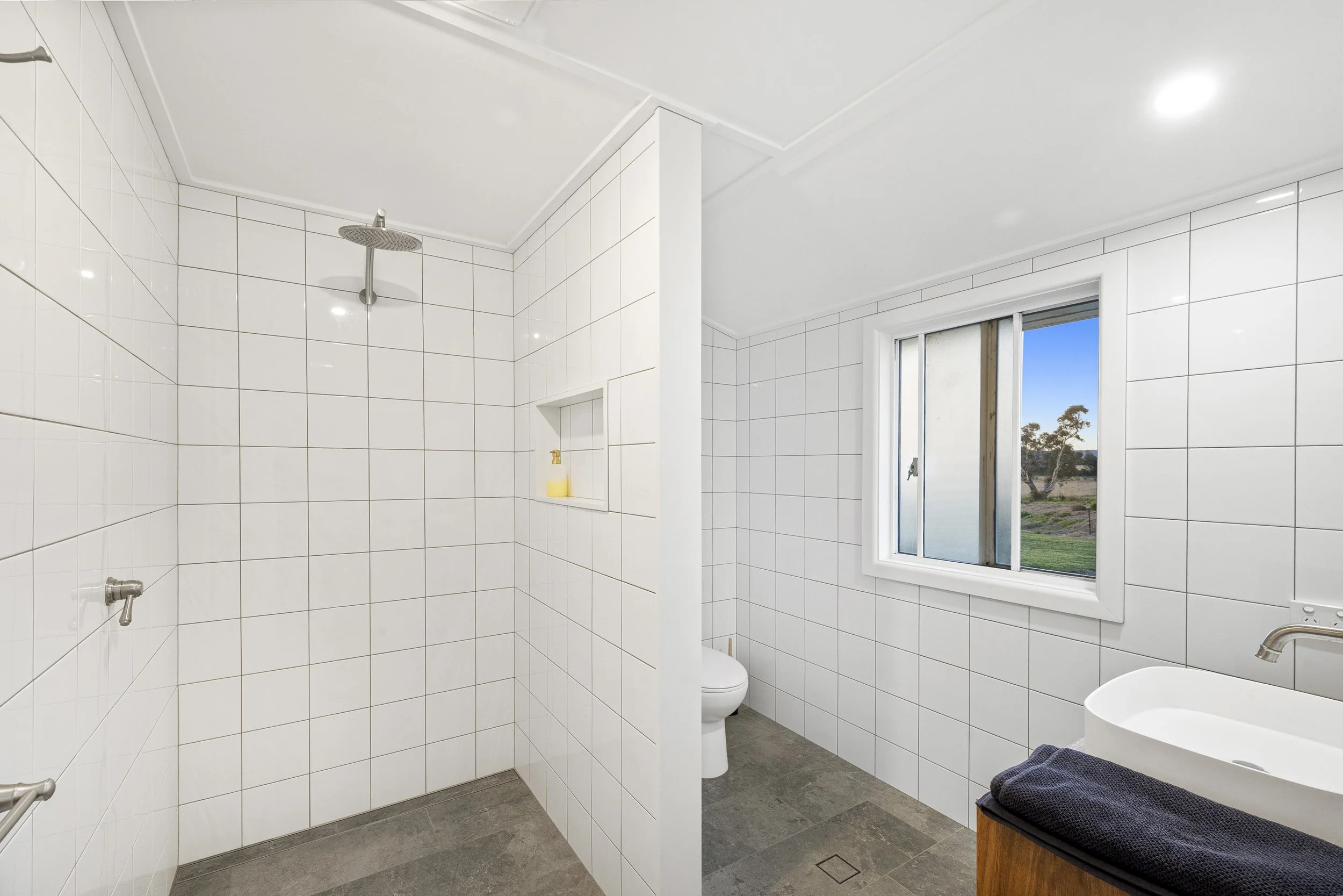 Plains cottage main bathroom.jpg
