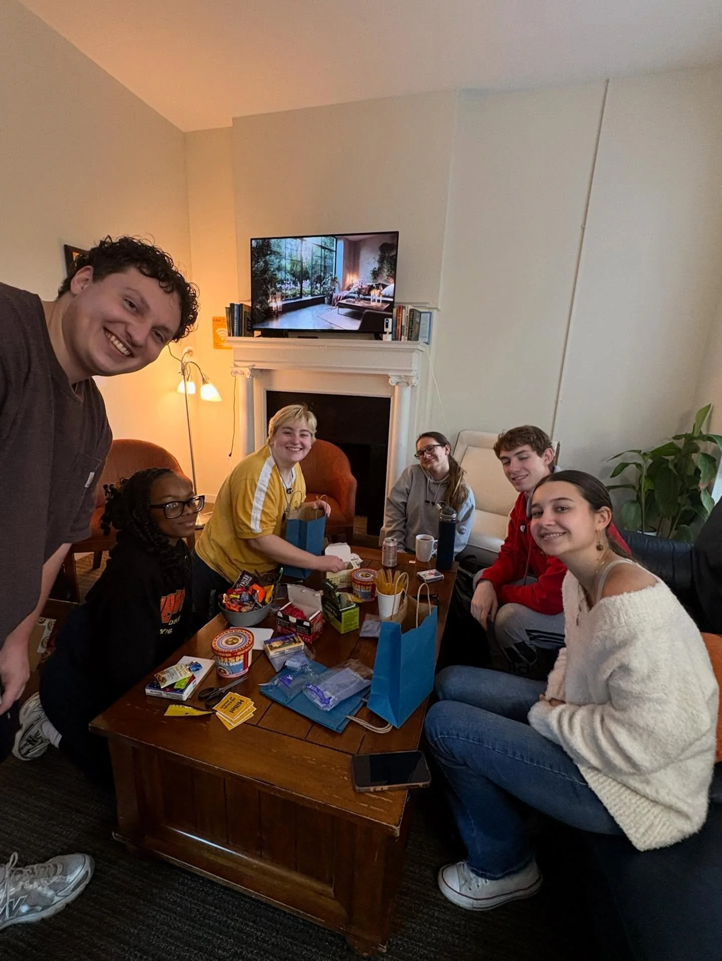 Our Matzo Ball Soup Workshop filled our bowls and our cups! Thank you to everyone who joined us for cooking and celebrating Jewish comfort food and community! 🥣💛