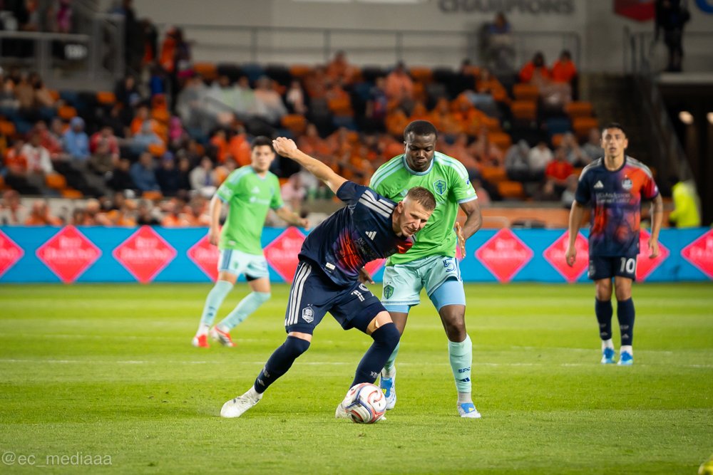 Dynamo vs. Seattle1173.jpg