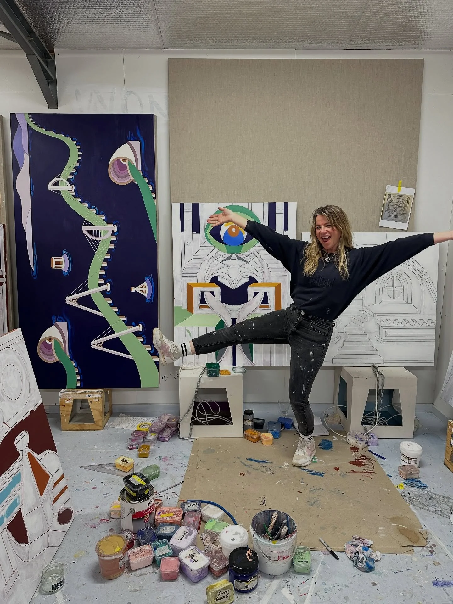 Livin the dream 💭 💭💭💭💭

Painting 24/7 and everywhere for my @solunafineart exhibition. It&rsquo;s a full house / studio take over &hellip; 🤩😅👑

Loving this new work and looking forward to sharing it all with you &hellip;

J x 

@itsbyingrid  