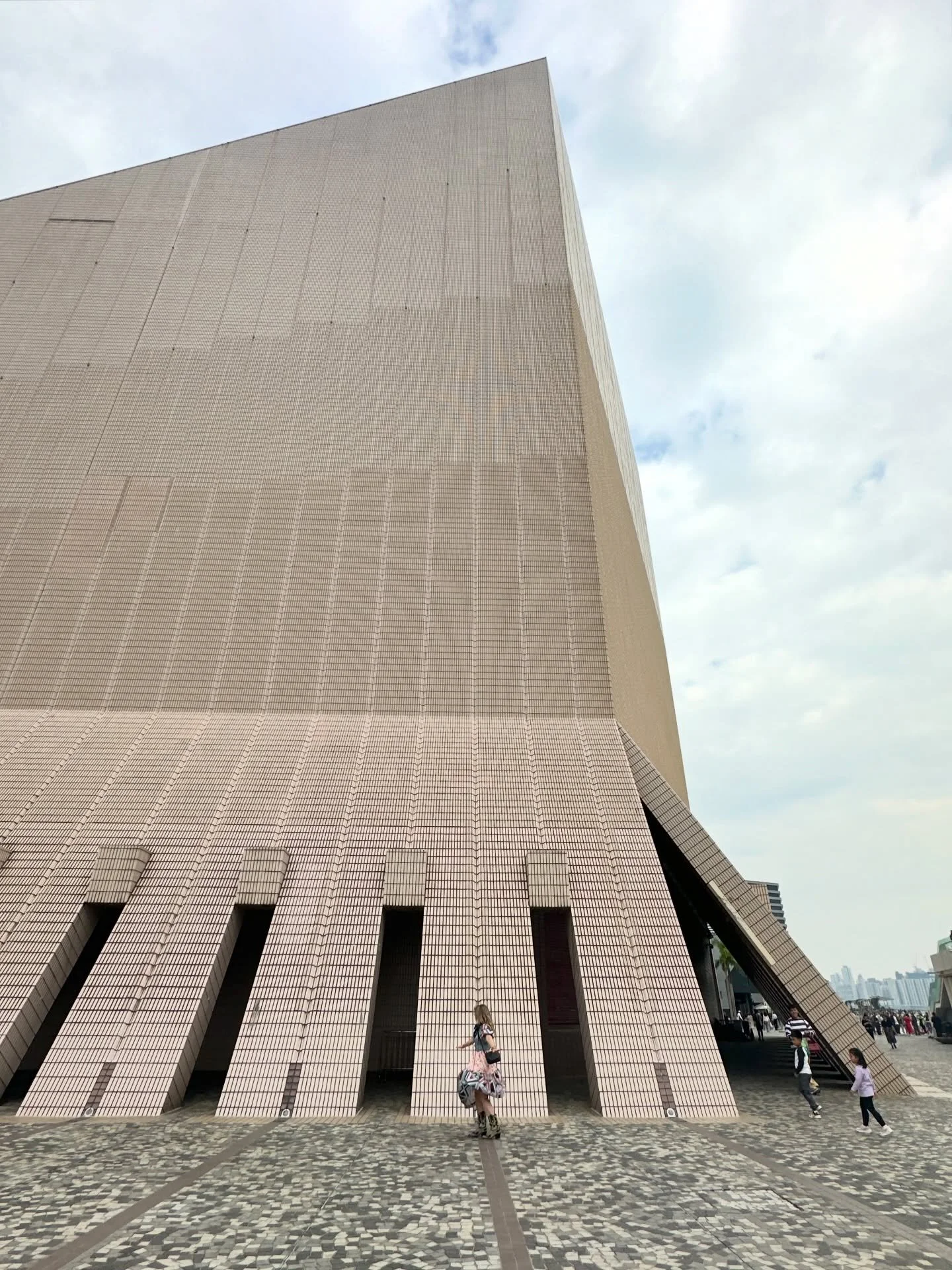 A week in Hong Kong for KALEIDOSCOPE CITY 🌆

Thank you @solunafineart for hosting me, the exhibition runs through until the 17th of January, please contact the Gallery with your enquiries. 

Thank have a full heart and a full camera roll! Every visi