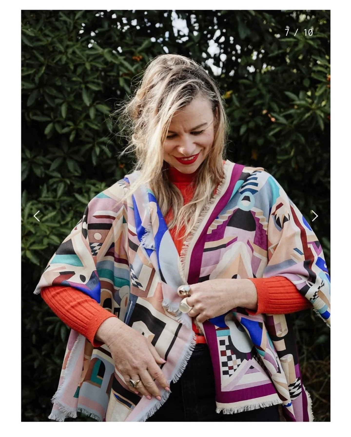 Good morning! A quick note to let you know I still have a handful of scarves left and other treats, including my book, available at; 

www.jasminemansbridge.com

There is a link in my bio and I will pop one in stories !!
Worldwide shipping available!