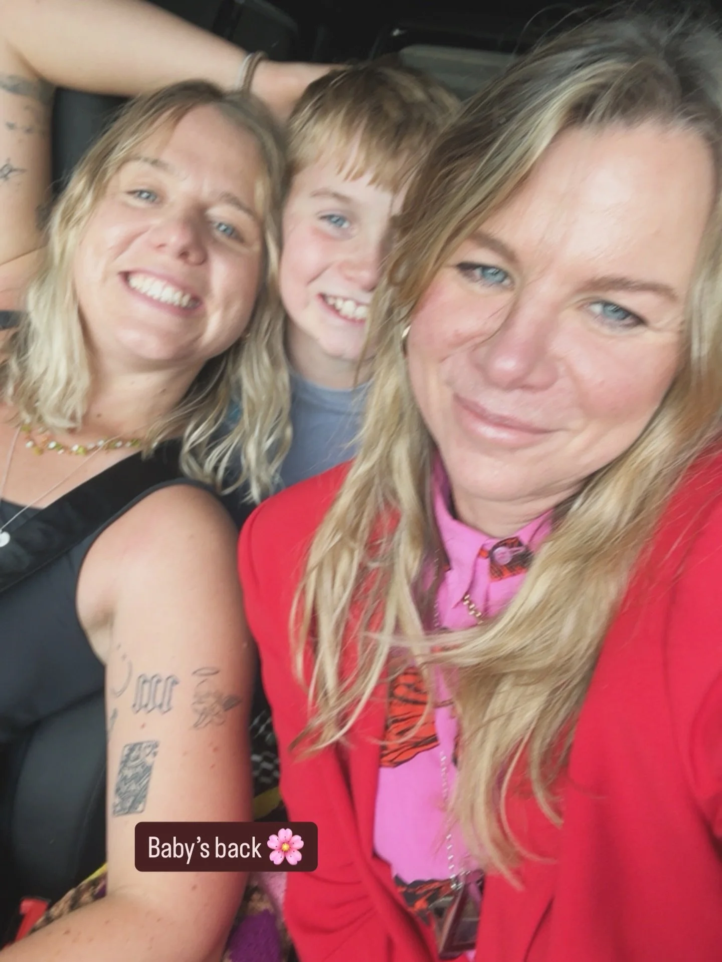 @capriceariston is home.. The house is filling up and the slow Summer begins.. what a year, looking forward to you joining us @edenariston 🌸🌸