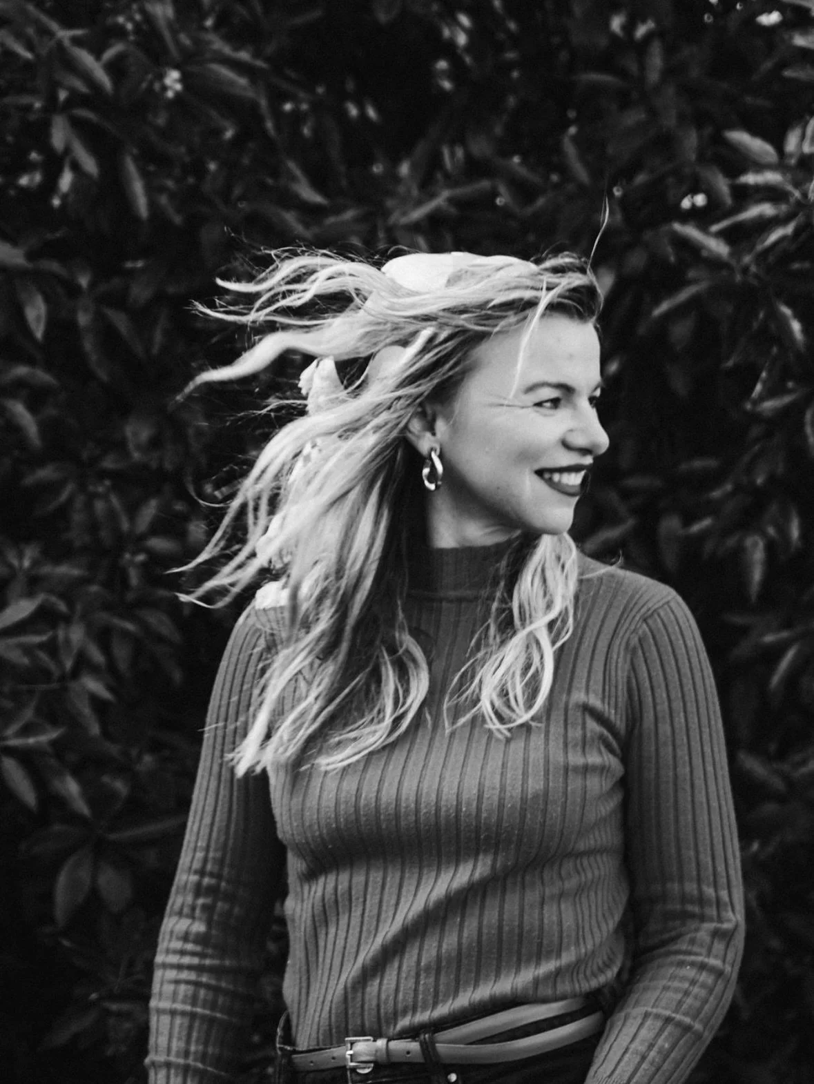 Sharing a Friday shout out and gratitude post to my friend @_georginamorrison who has recently won a prestigious award for her photography work. 🥂 🤩🌟

*Scroll to the end for a pic of Georgie and @sarahhopestyle chatting away at my dining room tabl