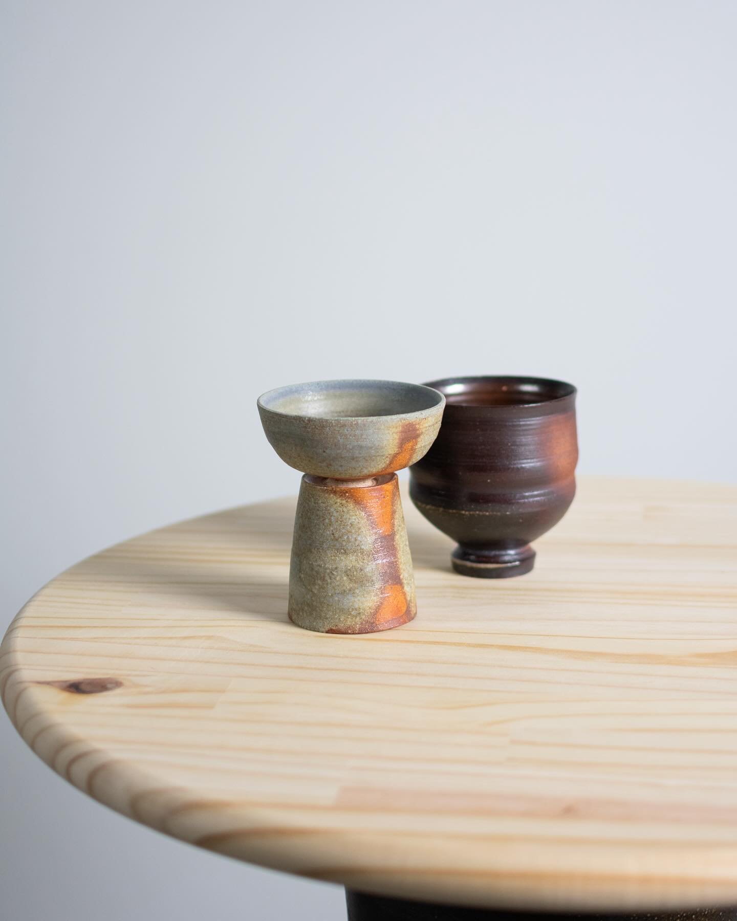 First attempt at a ceramic table - learned a lot and will definitely update my approach for round two, but I&rsquo;m still pretty stoked with how it turned out!
-
#ceramicfurniture #ceramicist #ceramicdesign #ceramics #sodafired