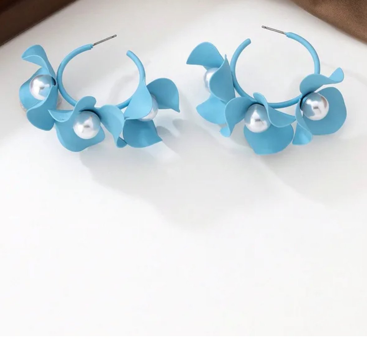 Pearl & Petal earrings - Blue