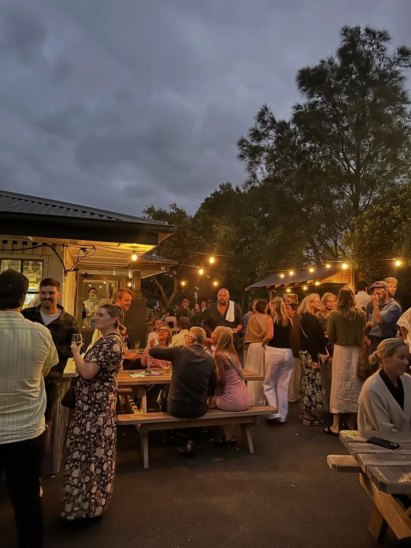 The Southerly didn&rsquo;t dampen the spirits tonight&hellip; absolute epic vibes down at The Royal! Everyone enjoying the OWi Specials and having a ball! Thanks for coming down and enjoying the Royal vibe!