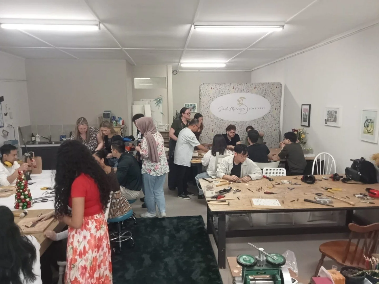 This is joy, 21 people coming together to celebrate in my studio. 

I have been blessed with bookings for Christmas parties, team building sessions, birthday parties and end of Yr 12 celebrations this year. 

I love bringing these sessions to life, a