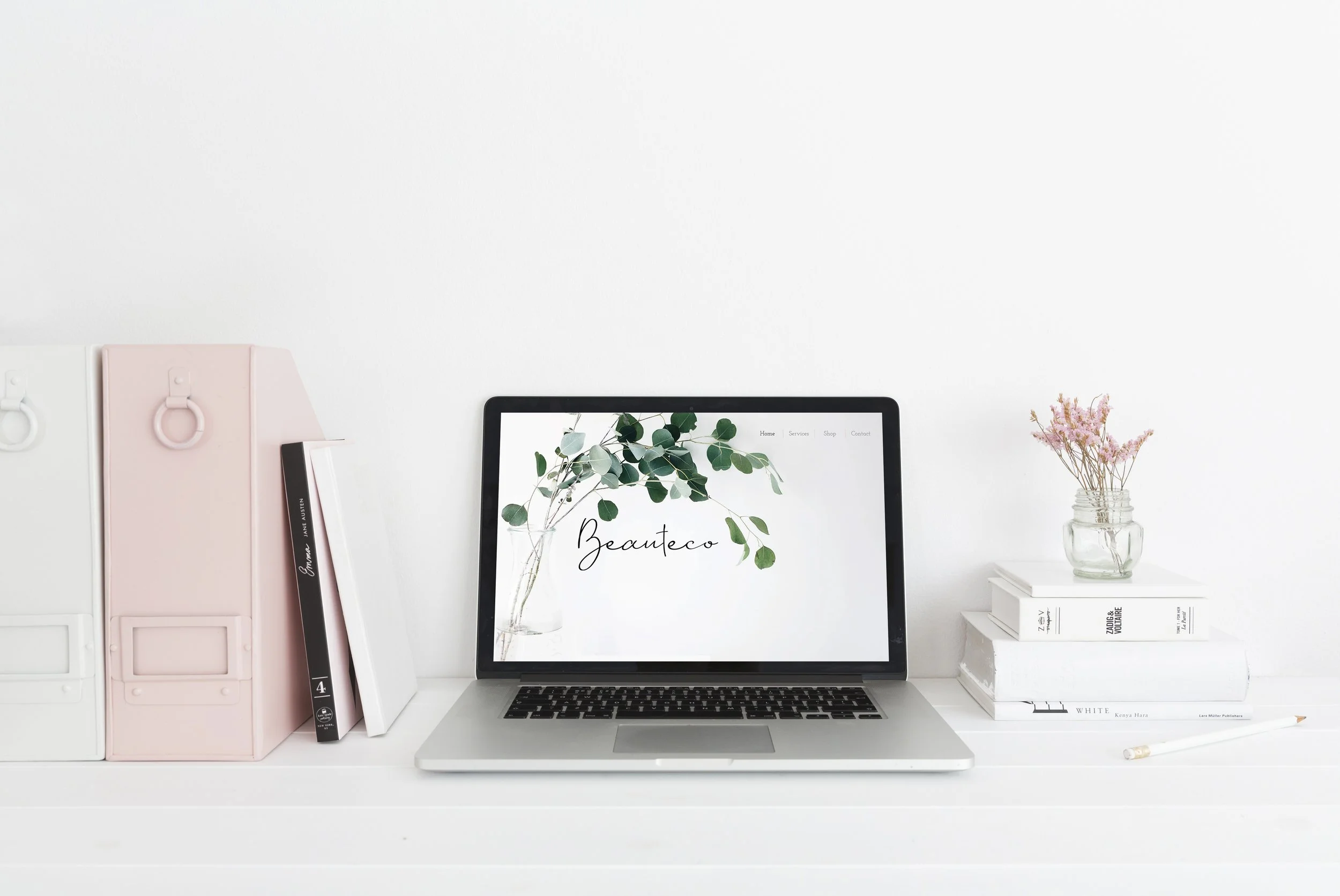 Macbook mockup Beauteco.jpg