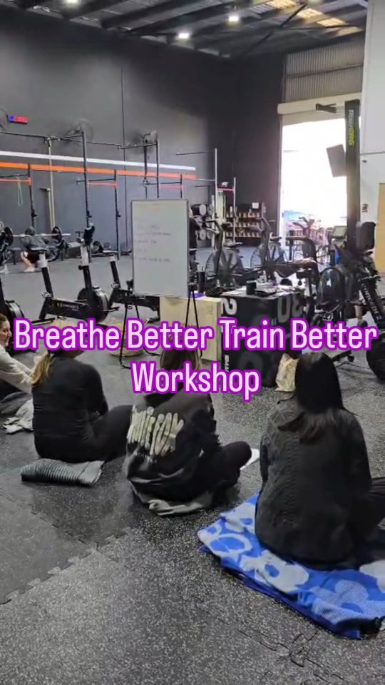 BREATHE BETTER TRAIN BETTER
A big thankyou to Rob owner of @soxupsf for having me at last week's workshop.
Using functional breathing techniques from the @oxygenadvantage. We learned all about:
🔸️Performance: improvement in exercise capacity thro