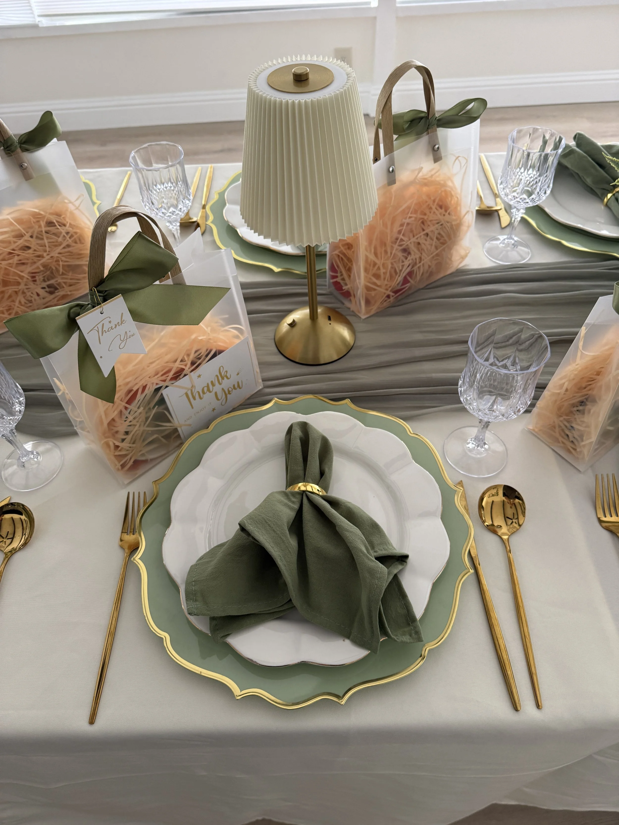 11" Scallop Ivory Dinner Plate