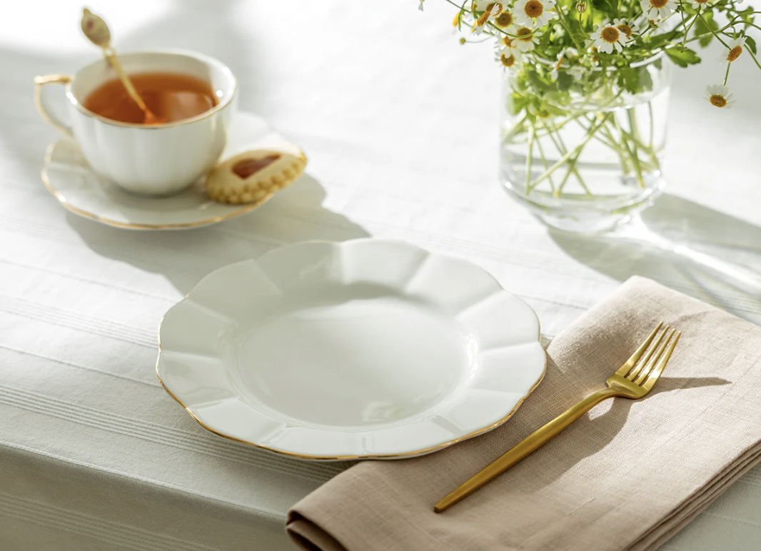 8" Scallop Ivory Dessert Plate