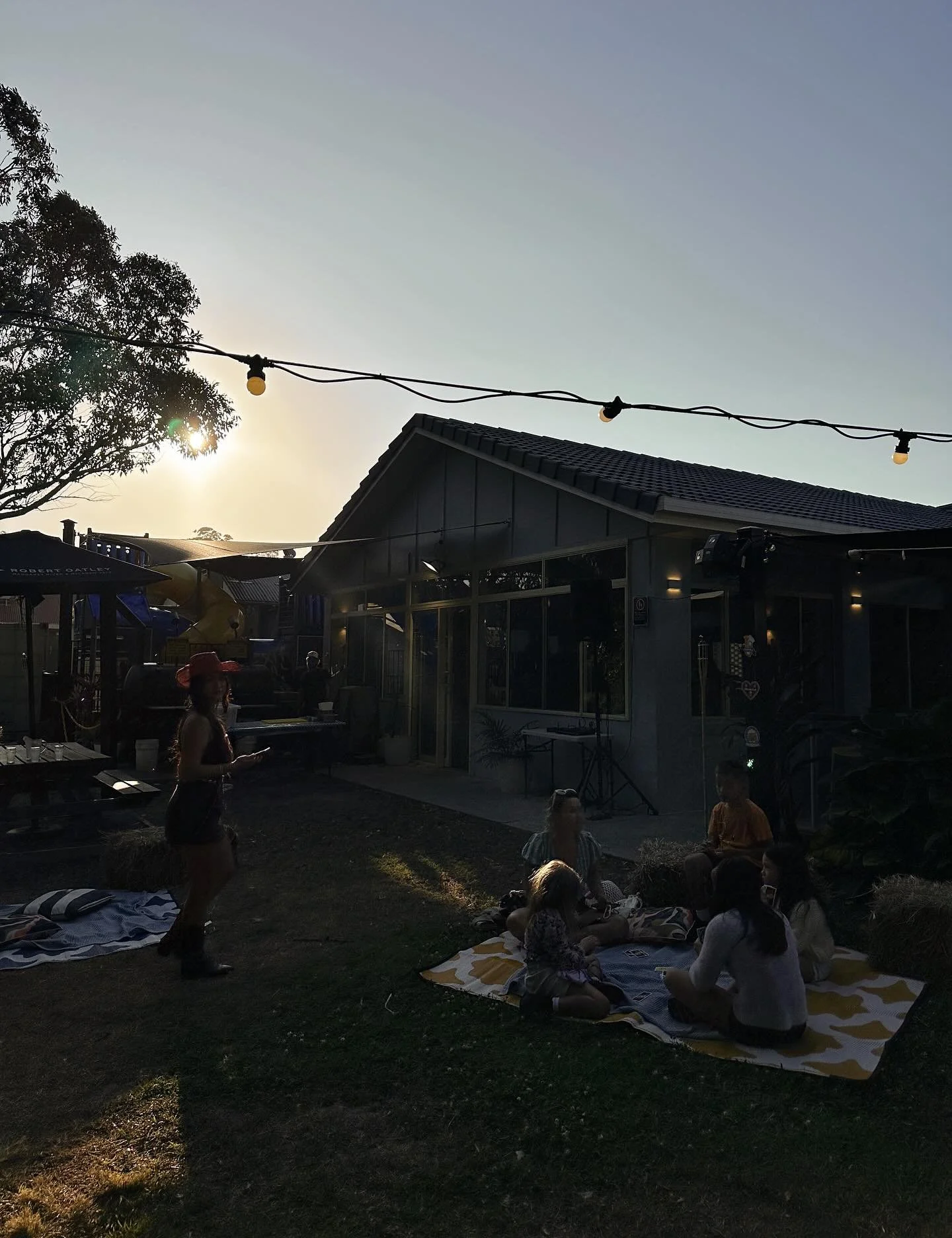 It&rsquo;s our fave day of the week! Thursday night at the Tav
🎟️ RAFFLES 7PM 
💰 MEMBERS DRAW 6-8PM