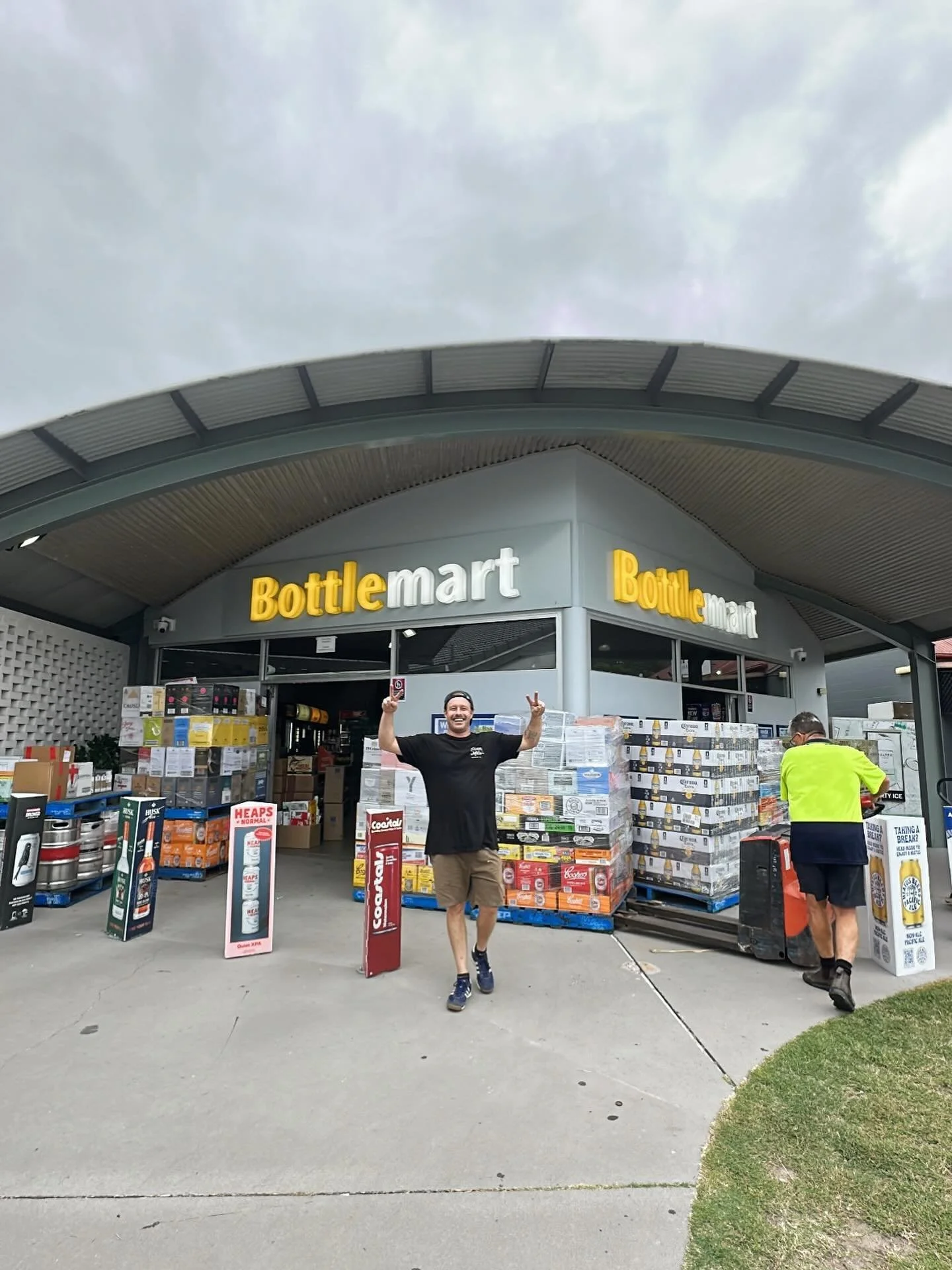 The boys ready for a big delivery day! 
Bring on the Chrissy chaos 💪
Timmy might be flat stick, but he&rsquo;ll still carry out your carton for ya 😉