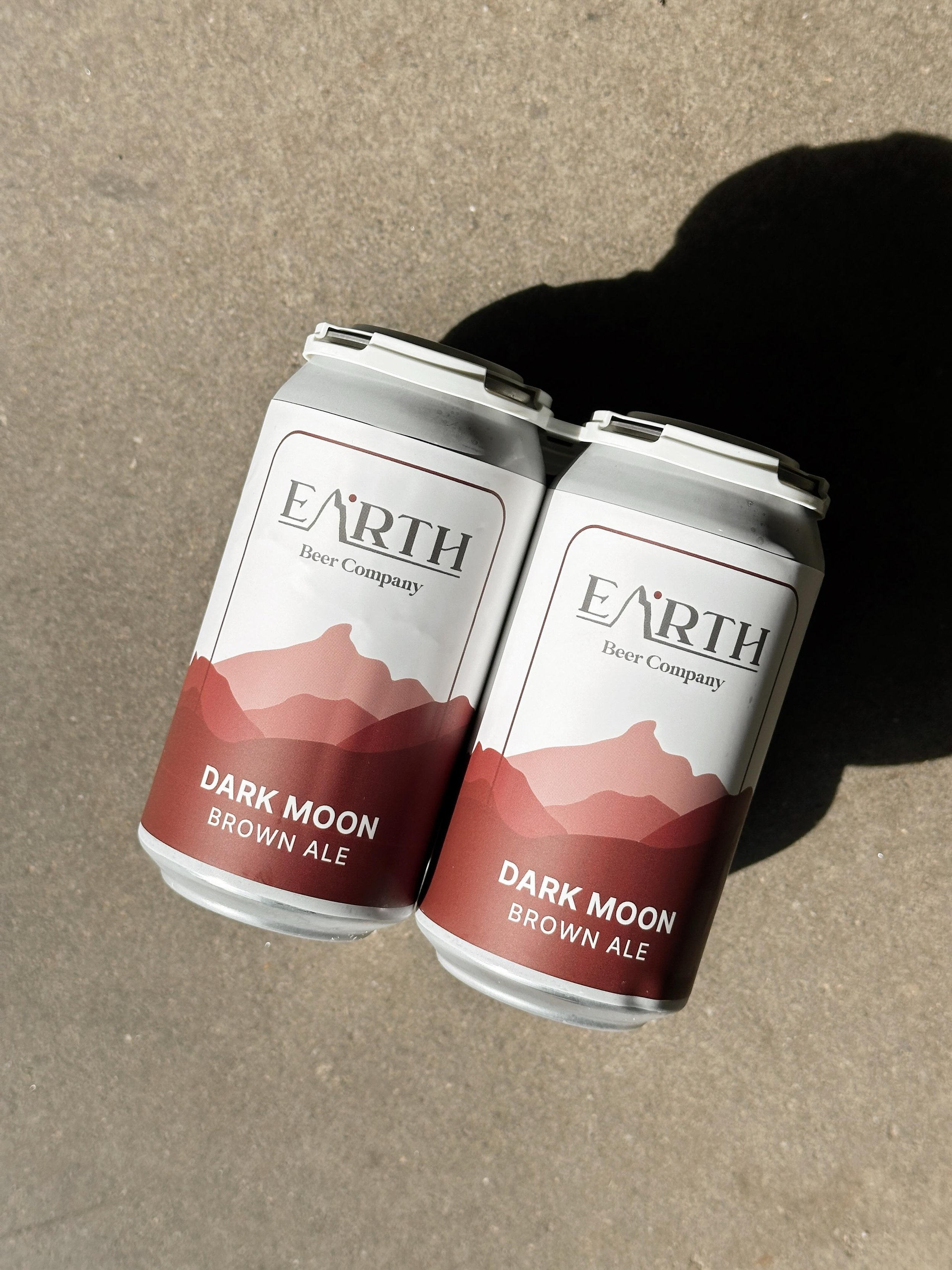 @earthbeercompany Dark Moon Brown Ale 🍺

Notes of toffee on the nose, rolling into dark chocolate across the palette and subtle hints of coffee. The perfect sip for those winter nights ❄️

Now available in our Bottlo!