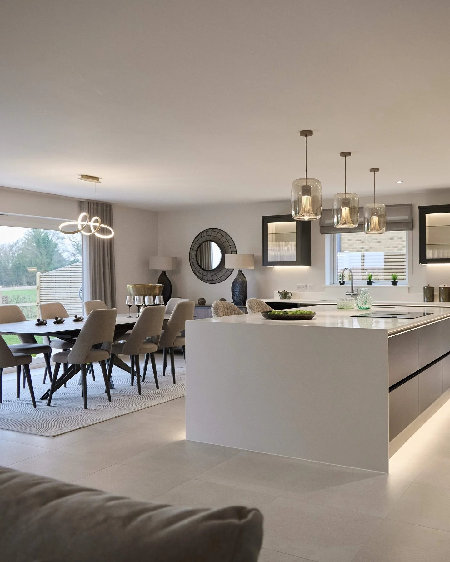 The difference between posting and standing out, is the content ✨

Right now, it&rsquo;s not just about video. 

Carousel posts are quietly doing the work, giving brands room to breathe, to showcase detail, and to tell richer stories. 

They&rsquo;re