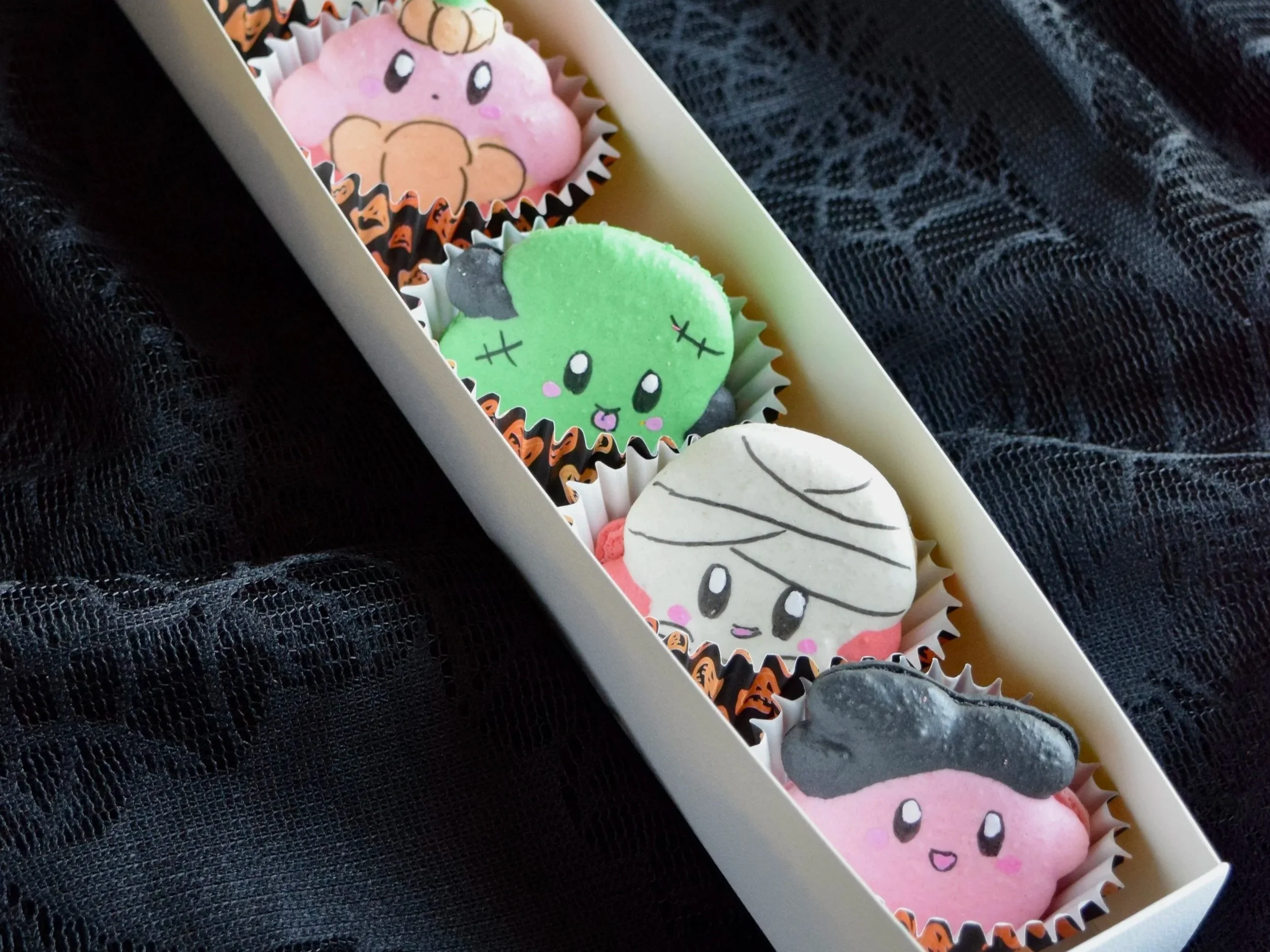 Halloween characters macaron box