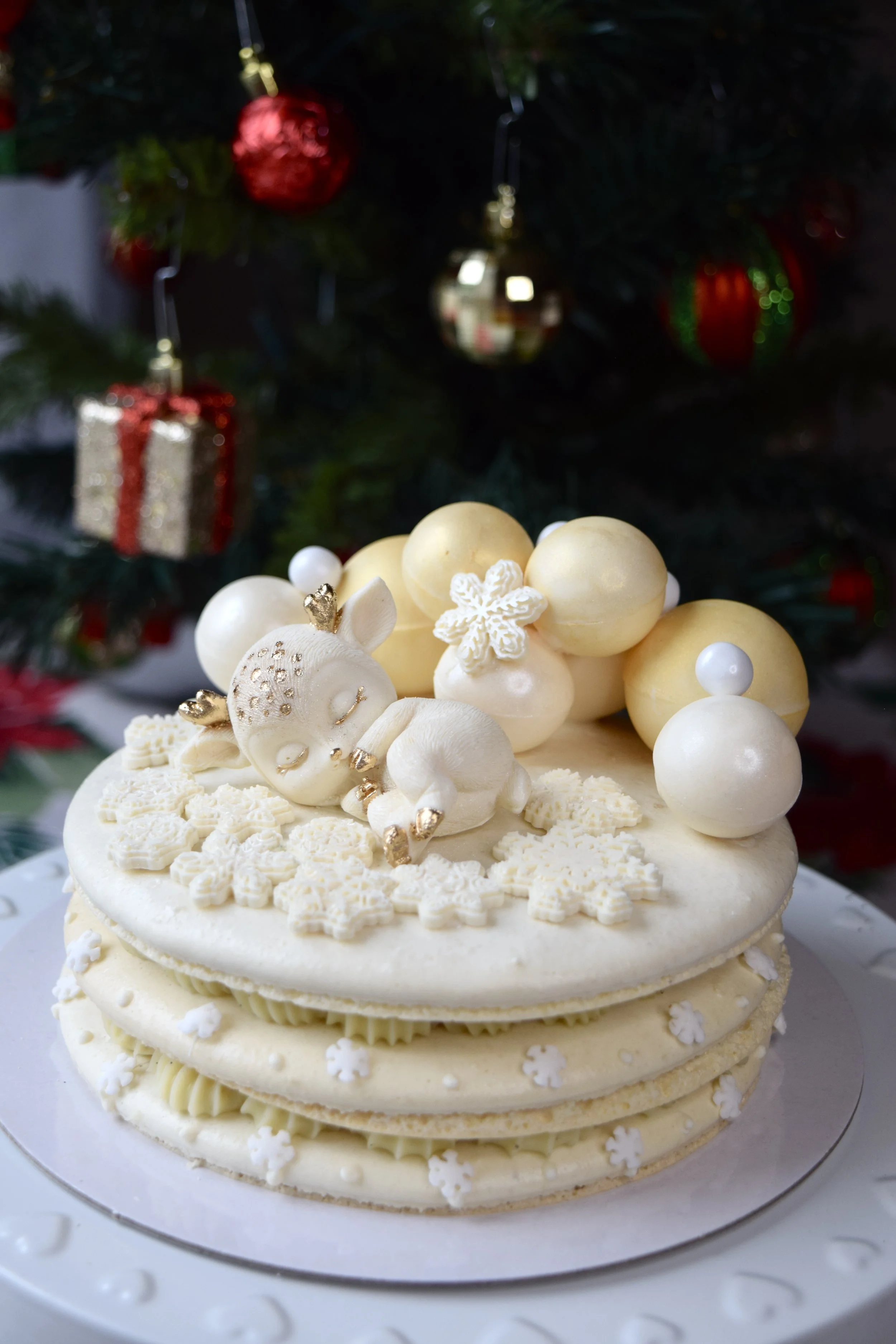 macaron_cake_reindeer.jpg