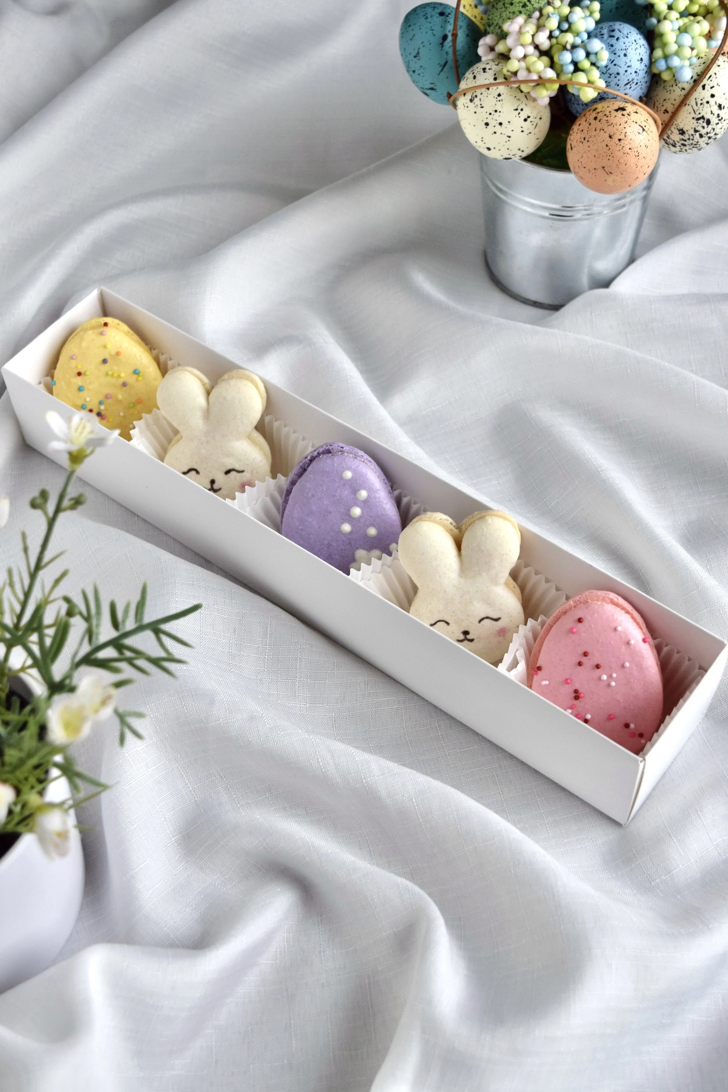 easter-macarons-box.jpg