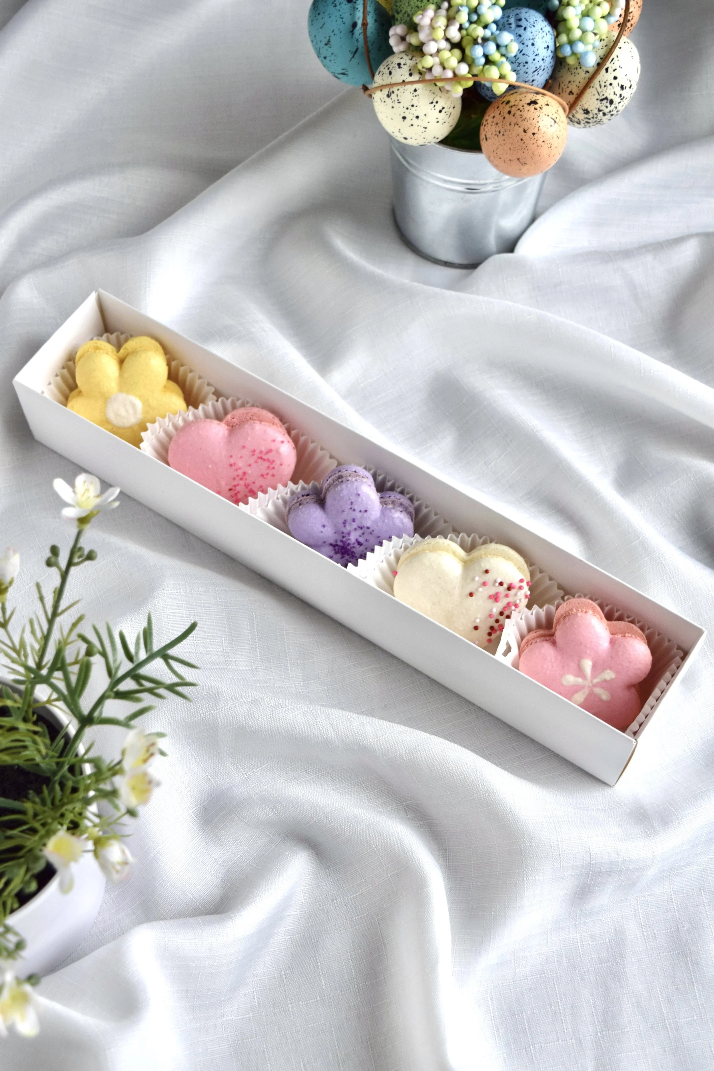 mothers-day-macaron-box.jpg