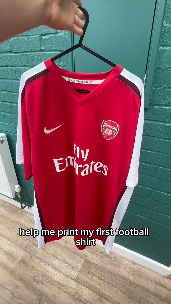 MY FIRST TIME PRINTING FOOTBALL SHIRTS 😳
My 2008/10 arsenal home was in need of a nameset and who better than the underrated Theo Walcott.
Think this turned out quite well
Want to see more like this?
#football #footballsweatshirt #foryou #fyp #f