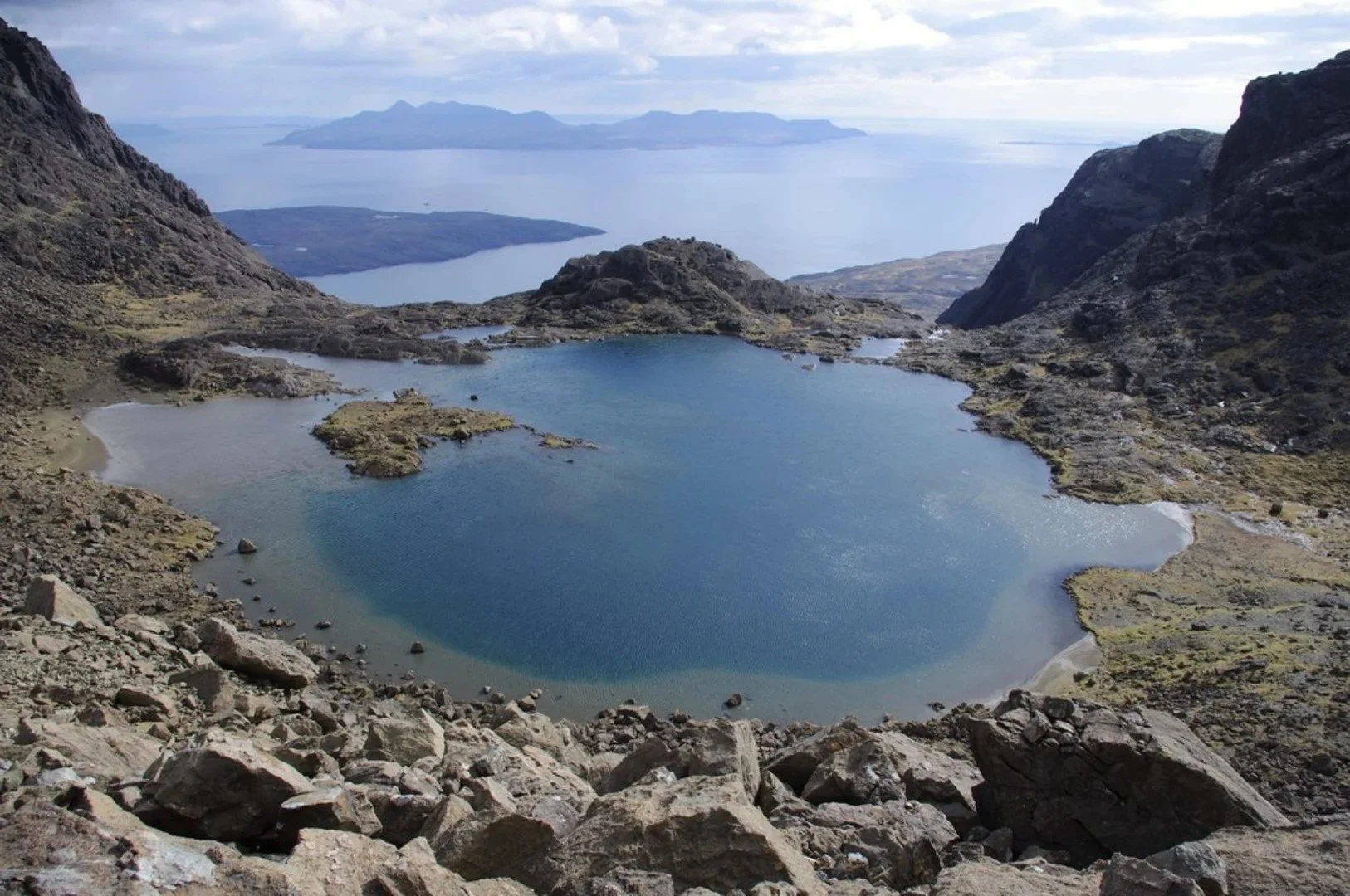 Guided hike Loch Coir Ghrunnda Skye