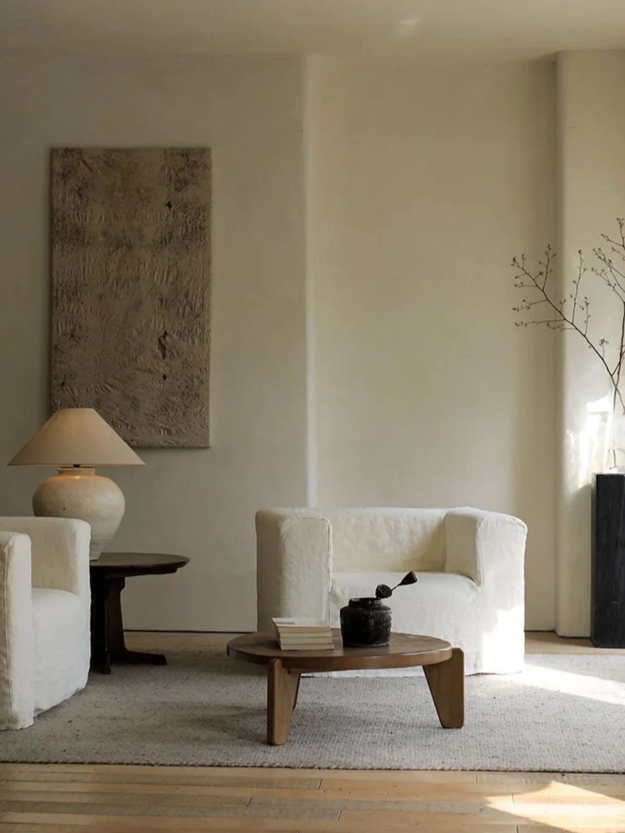 A Friday round-up for you &mdash; this one is all about smart sourcing 👀

Six items we have been loving recently, all reasonably priced and from sources you may not think to look to first. 

1. Lea Slipcover Armchair by @zhuomu_collection 
2. Sonal 