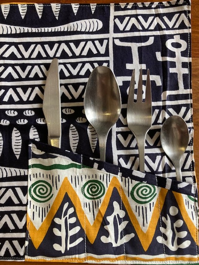 couverts tissu marine et jaune.JPG