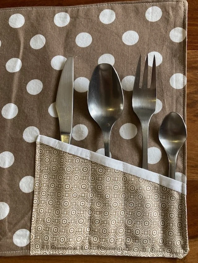 couvert tissus pois beige et blanc.JPG