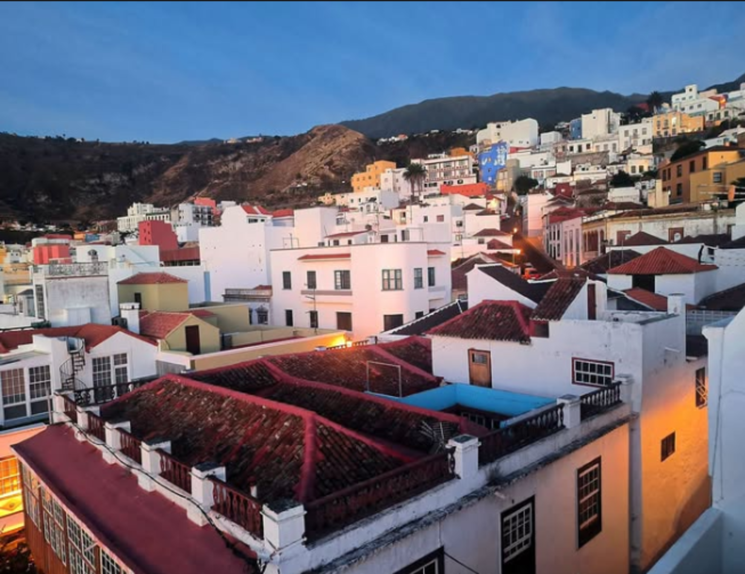 Santa Cruz: Upper Town La Canela & Flemish Art. Low Cost - Walking Tour.